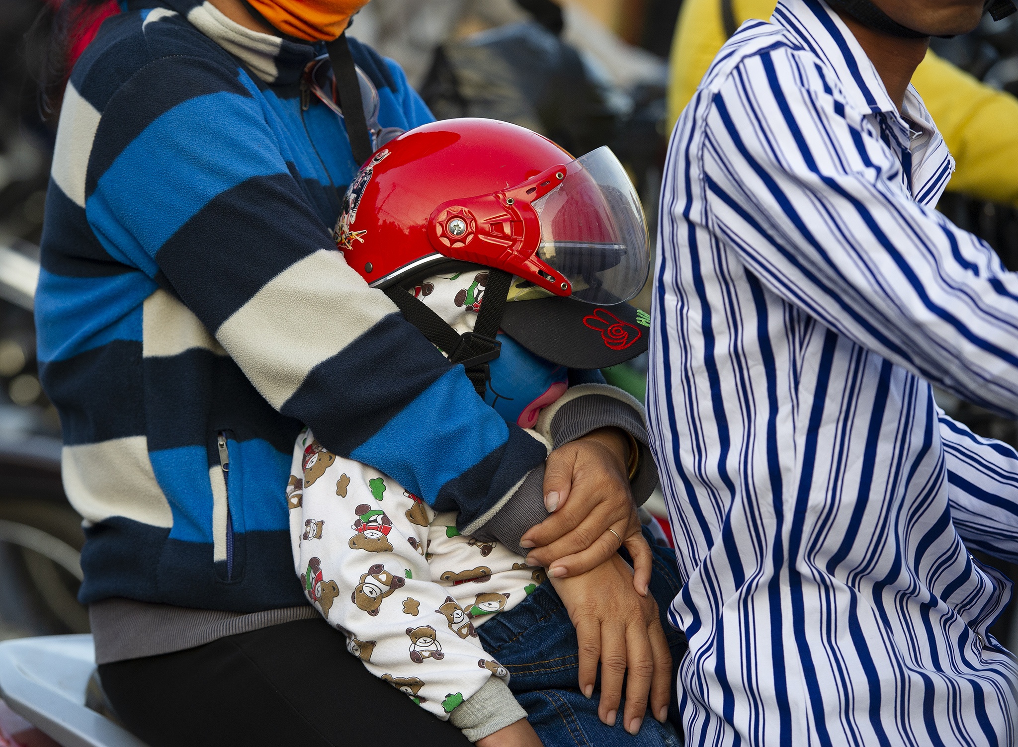 Tre ngu gat giua dong xe ket cung tren cau Rach Mieu chieu 28 Tet hinh anh