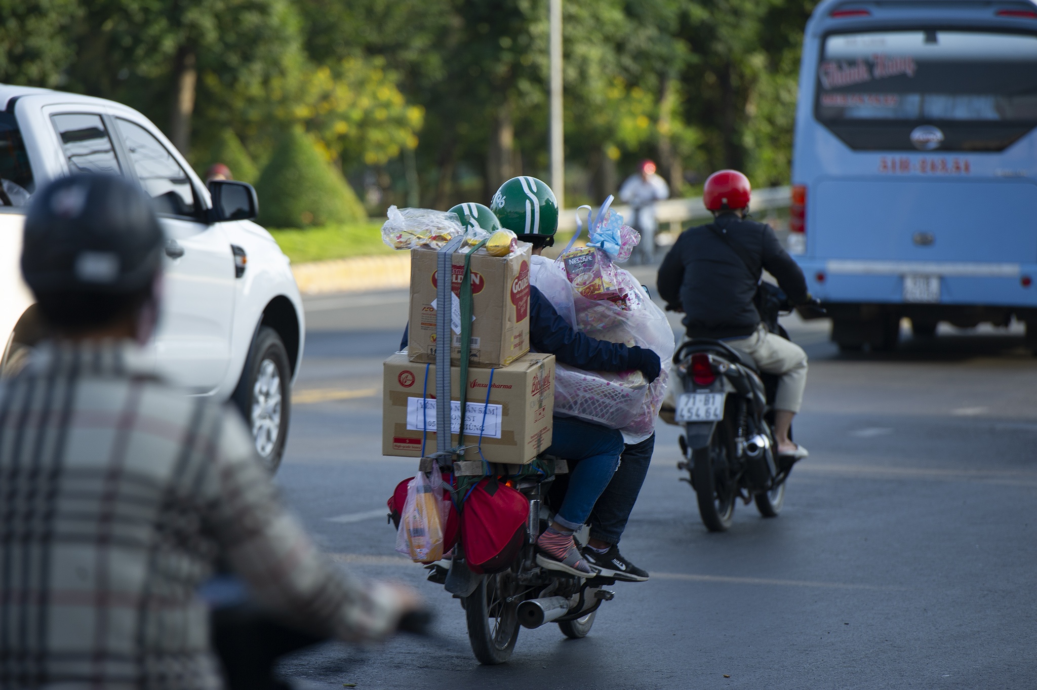 Nguoi mien Tay ve que an tet anh 4