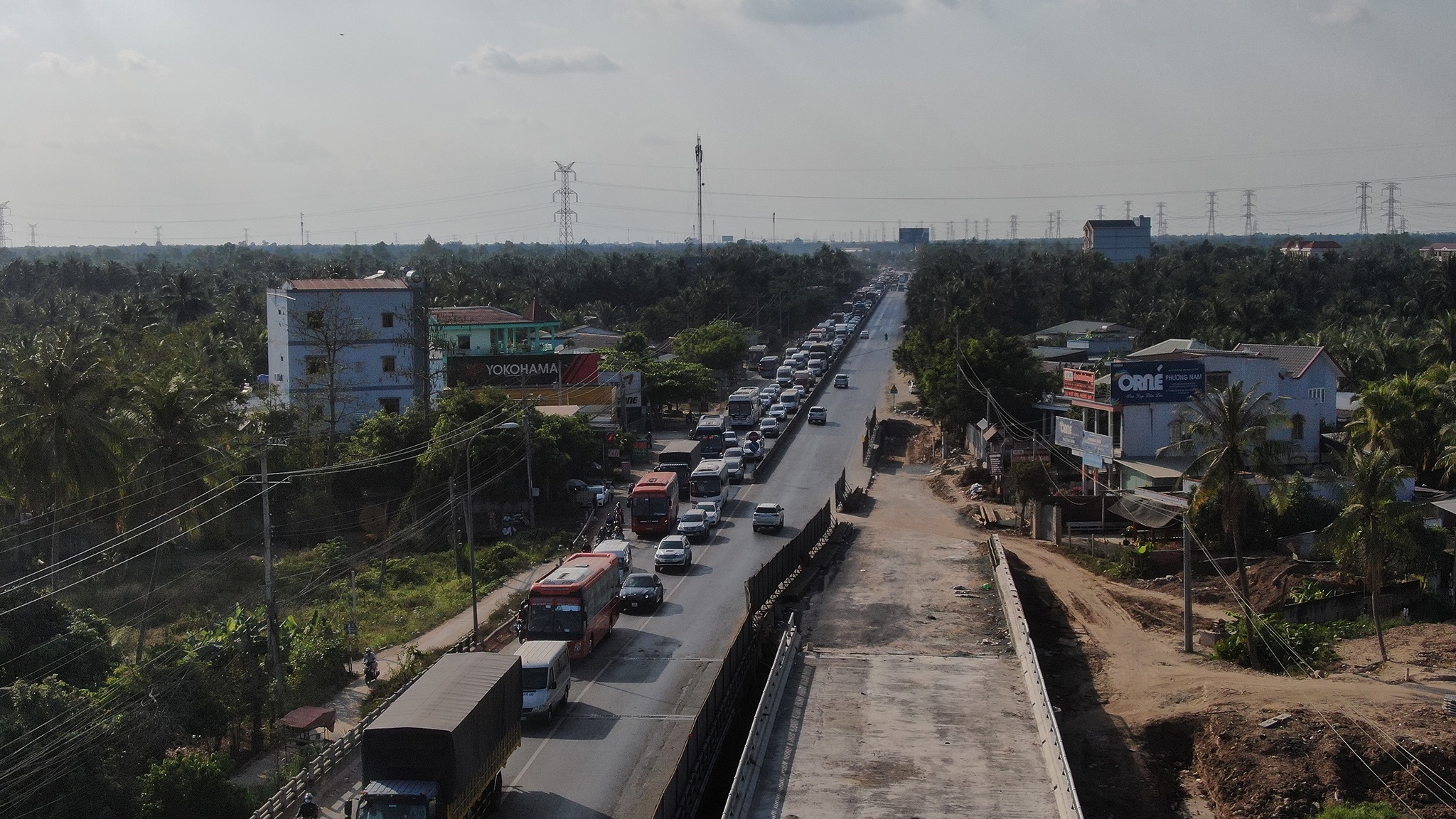 Ket cung tren quoc lo 1A chieu mung 5 Tet anh 5