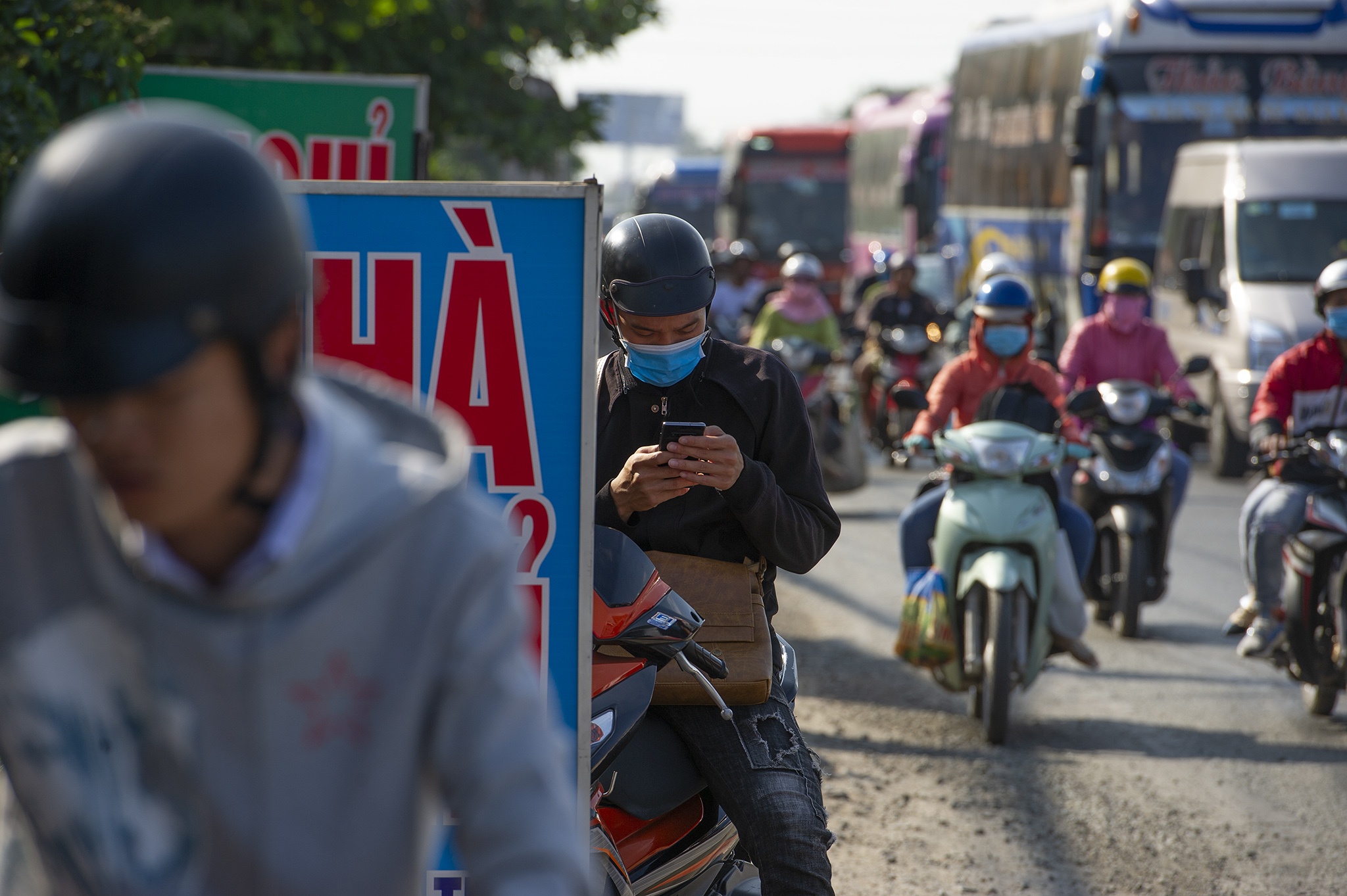 Ket cung tren quoc lo 1A chieu mung 5 Tet anh 9
