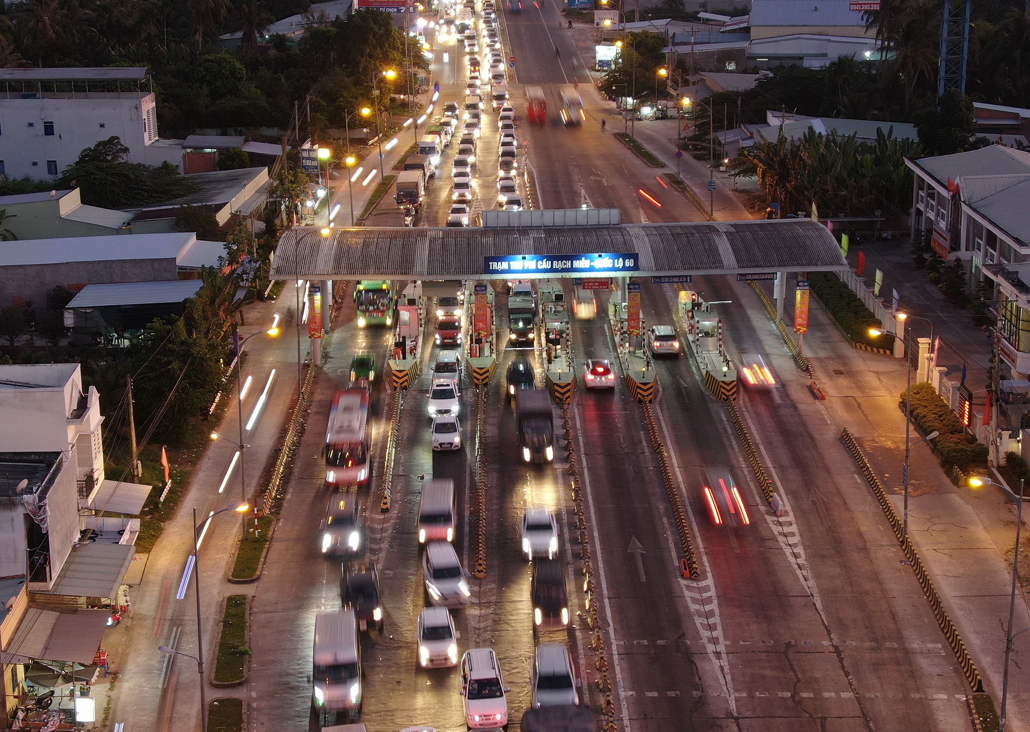 Ket cung tren cau Rach Mieu chieu mung 5 Tet anh 11