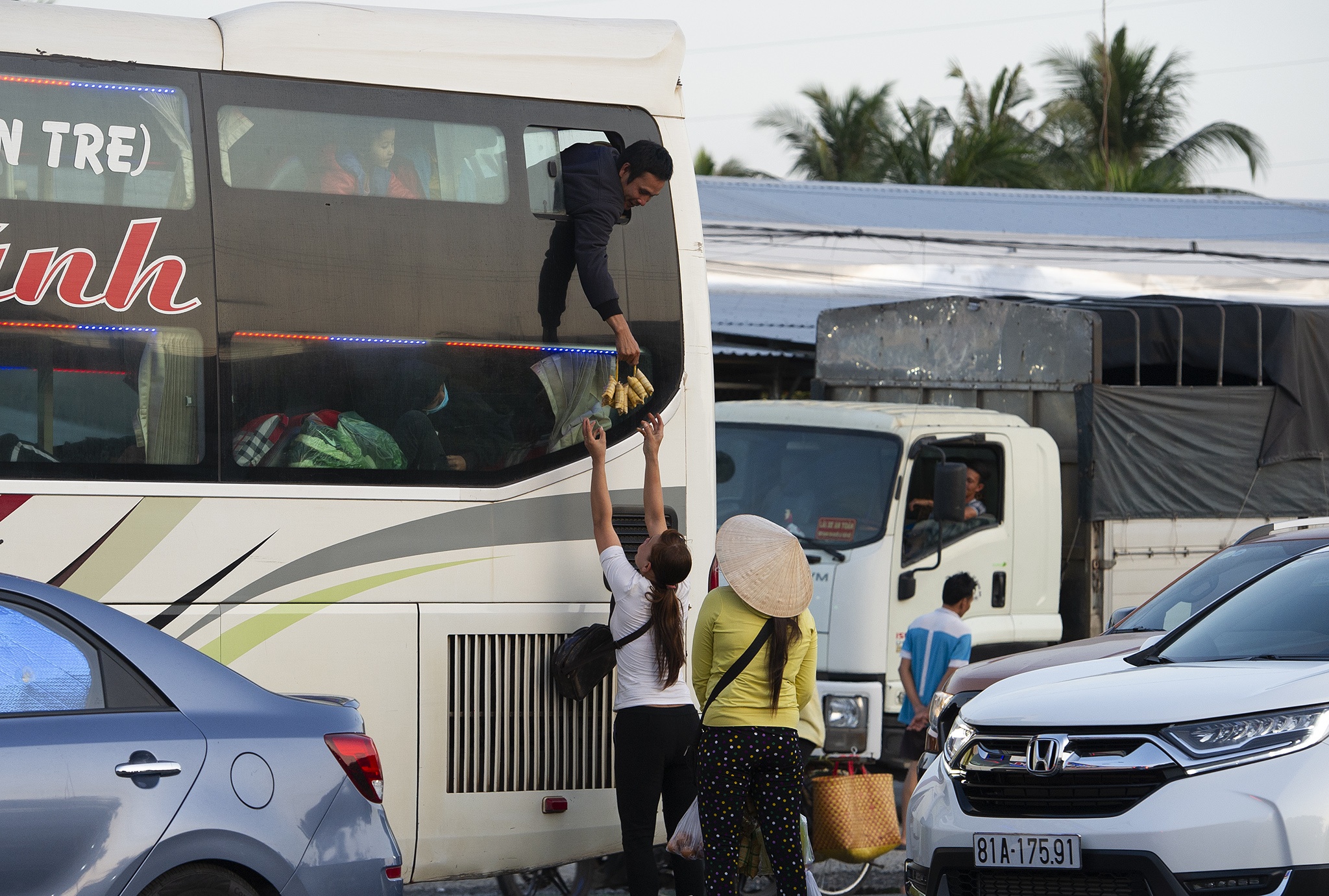 Ket cung tren cau Rach Mieu chieu mung 5 Tet anh 8