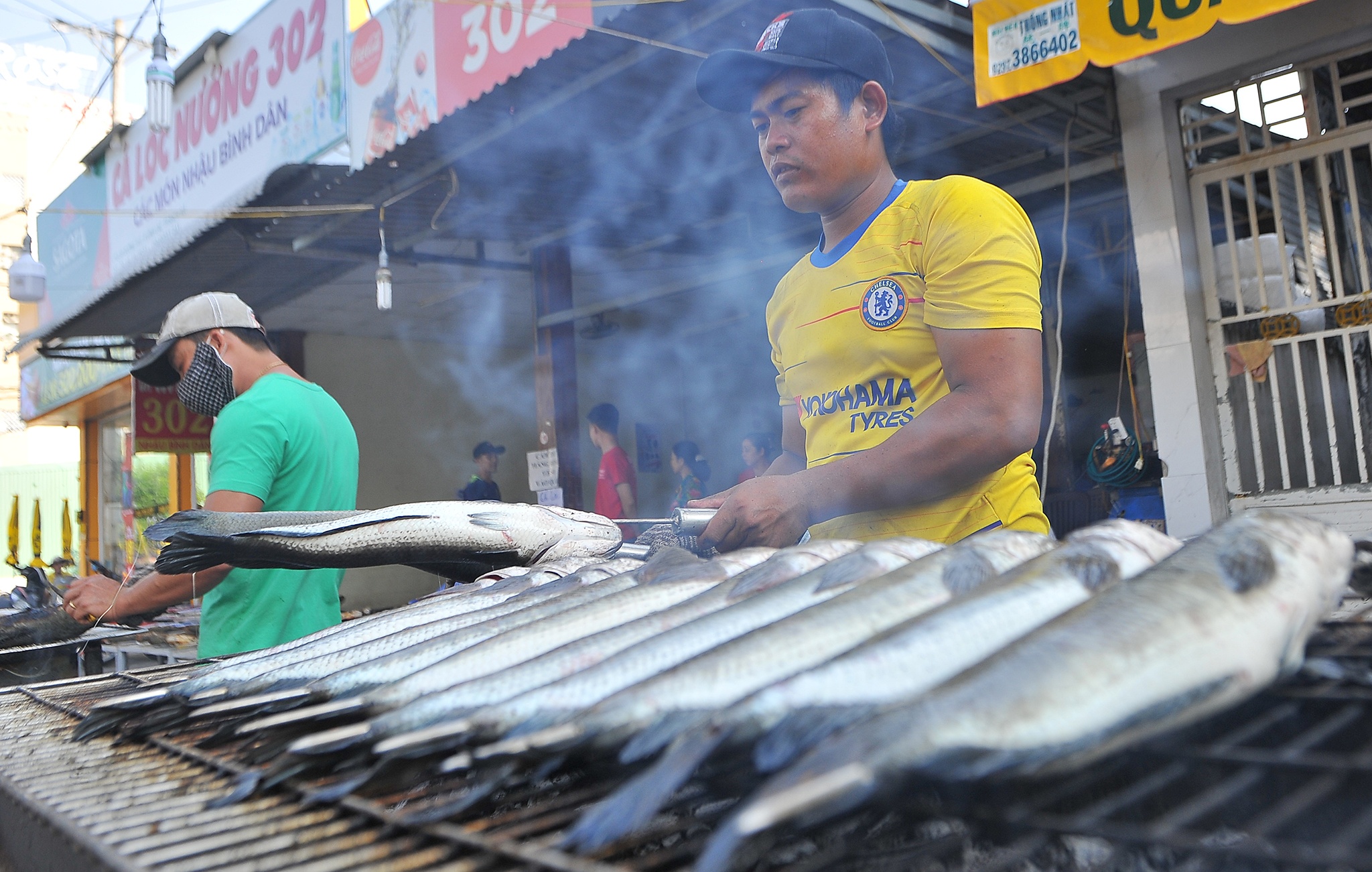 Nguoi mien Tay tang so ca loc nuong 20 lan cho ngay via Than Tai hinh anh