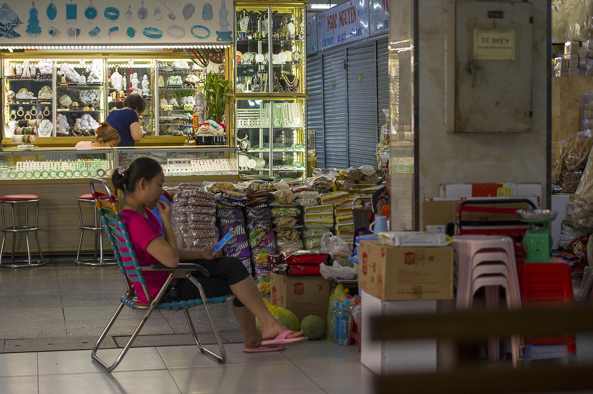 Cho An Dong giam 80% khach mua,  cho TP.HCM vang ve vi corona anh 9