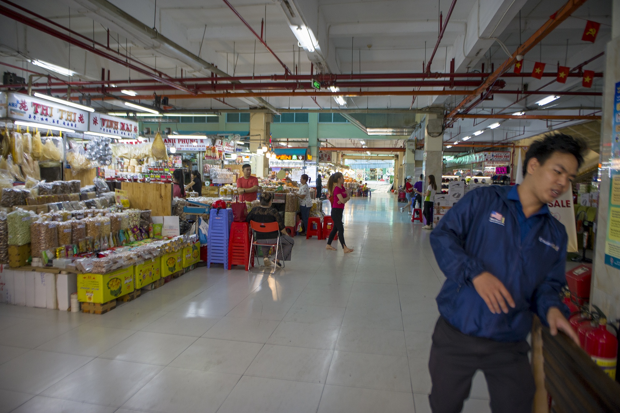 Cho An Dong giam 80% khach mua,  cho TP.HCM vang ve vi corona anh 1