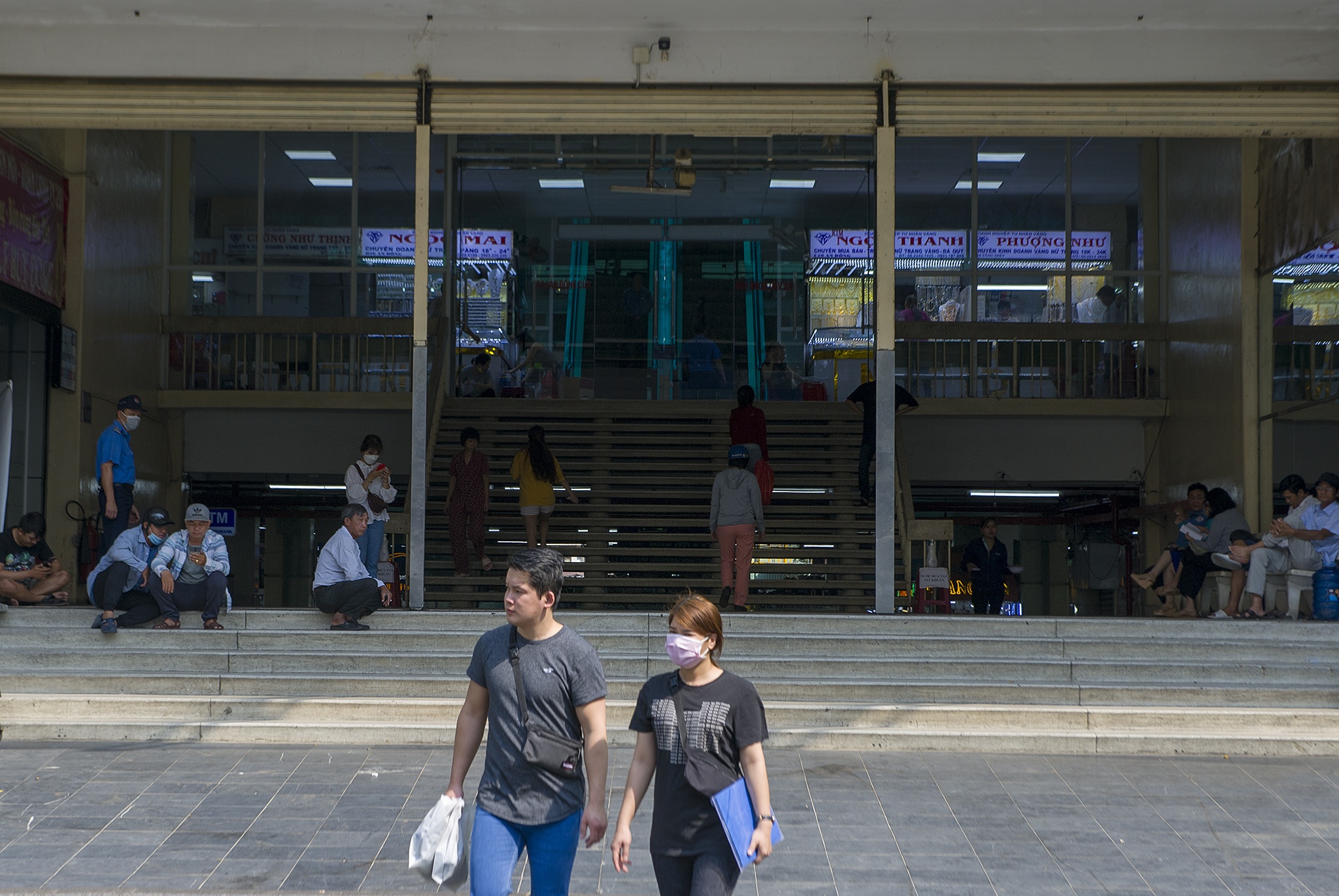 Cho An Dong giam 80% khach mua,  cho TP.HCM vang ve vi corona anh 10