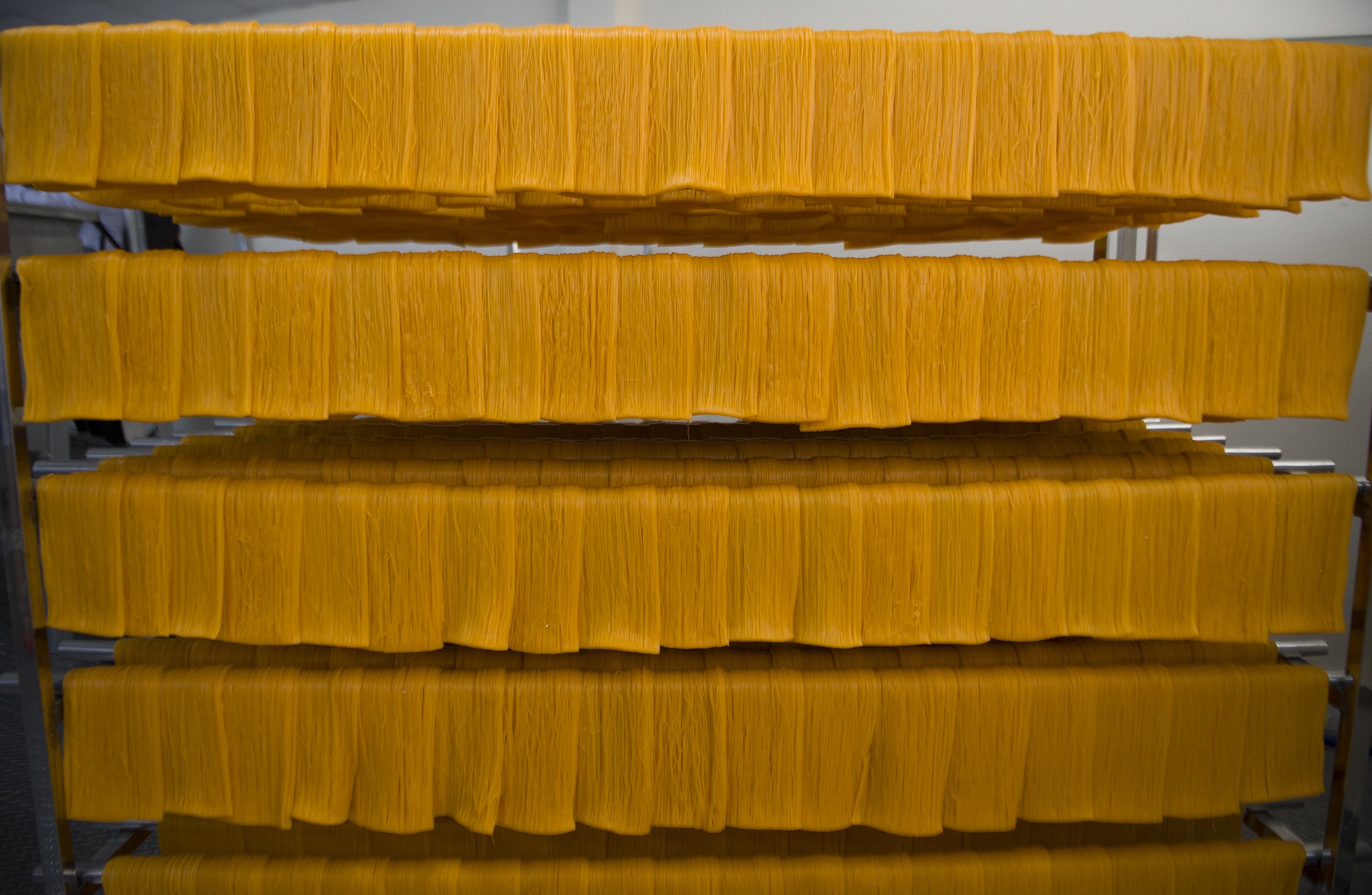 Bun dua hau,  banh trang thanh long xuat khau anh 2