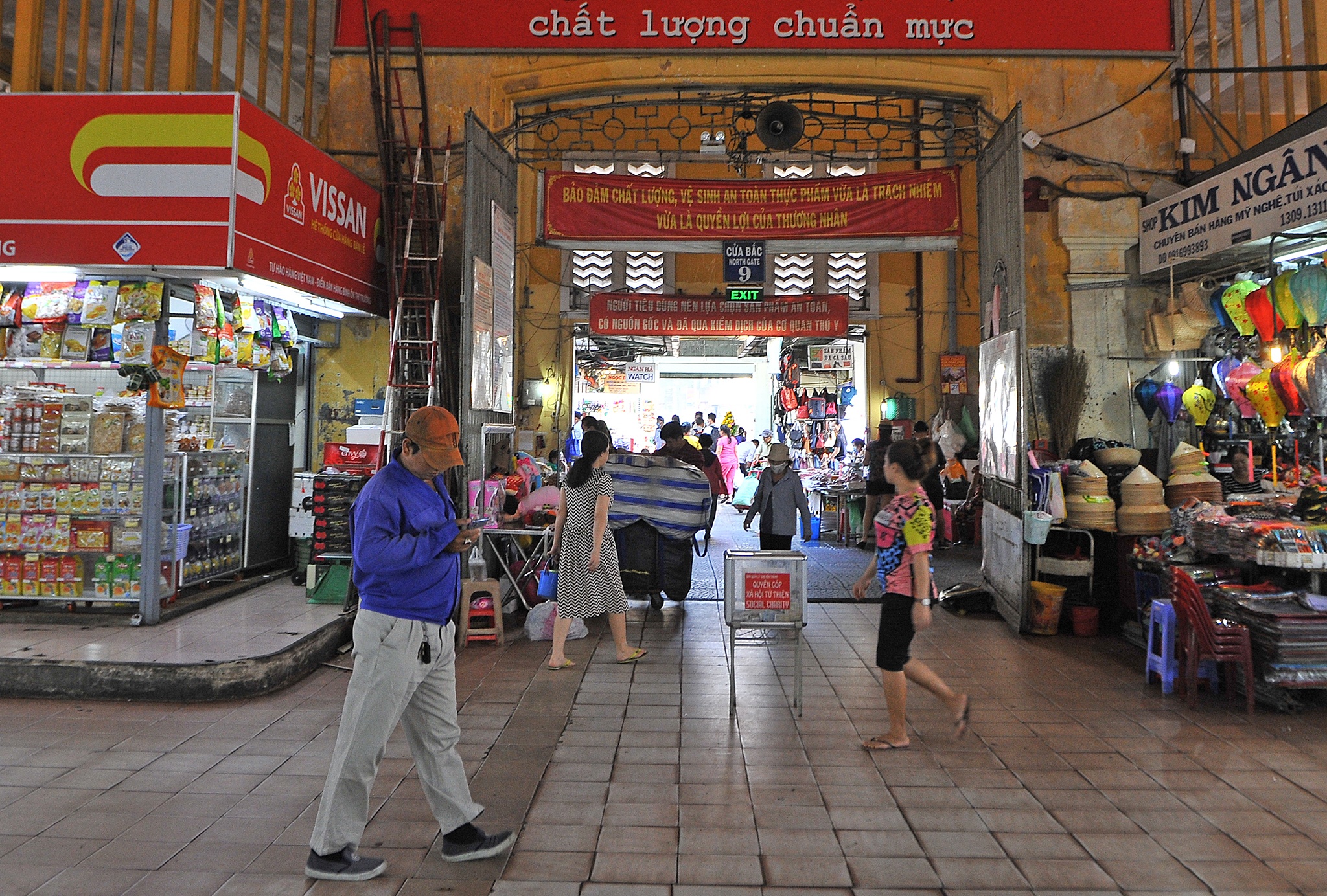 Tieu thuong cho Ben Thanh than e am,  cho Ben Thanh vang khach vi corona anh 7