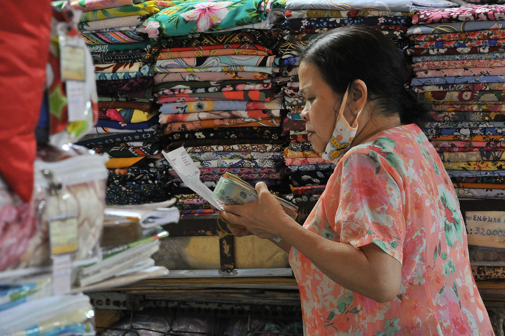 Tieu thuong cho Ben Thanh than e am,  cho Ben Thanh vang khach vi corona anh 3