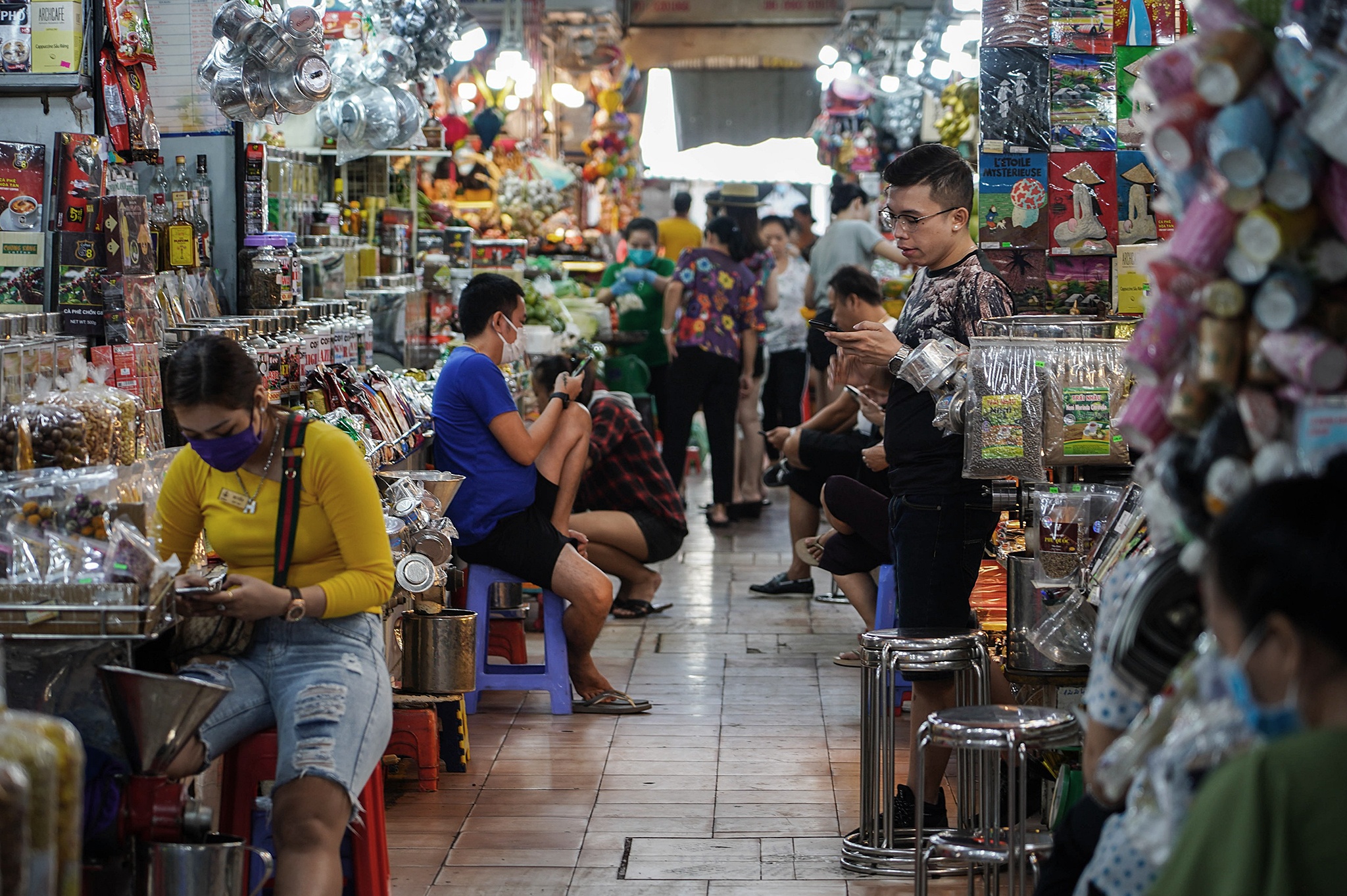 Tieu thuong cho Ben Thanh than e am,  cho Ben Thanh vang khach vi corona anh 6