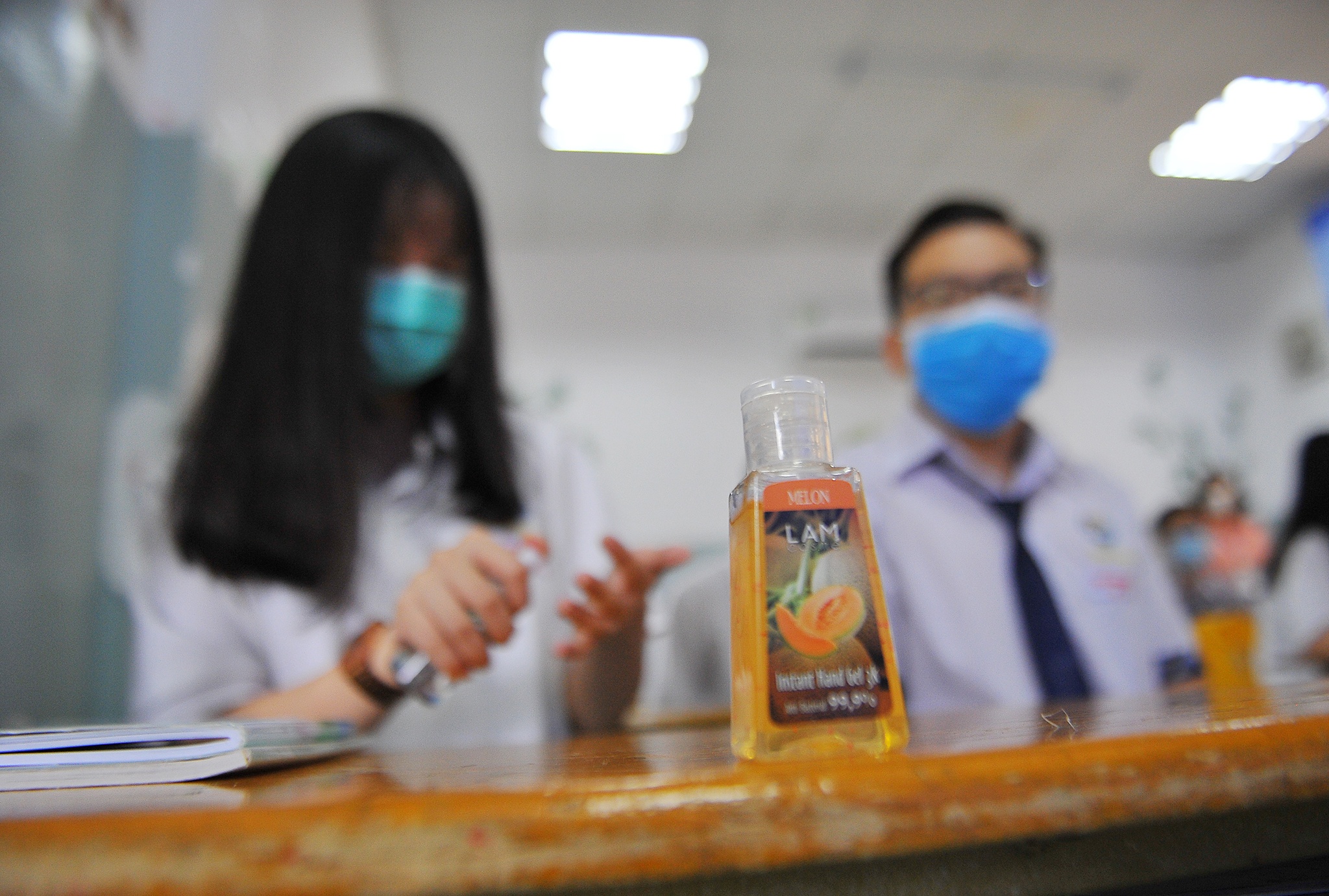 hoc sinh do than nhiet thoi corona anh 8