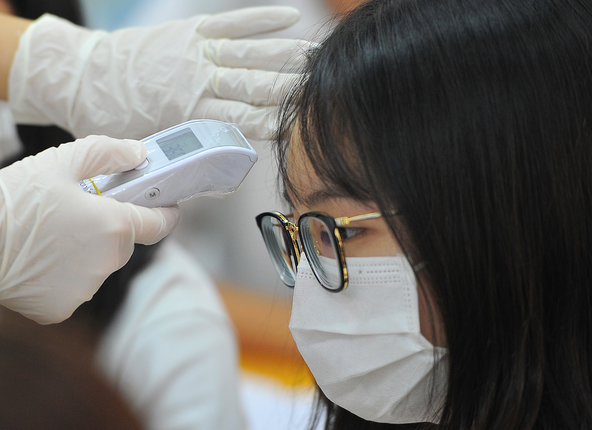 hoc sinh do than nhiet thoi corona anh 7