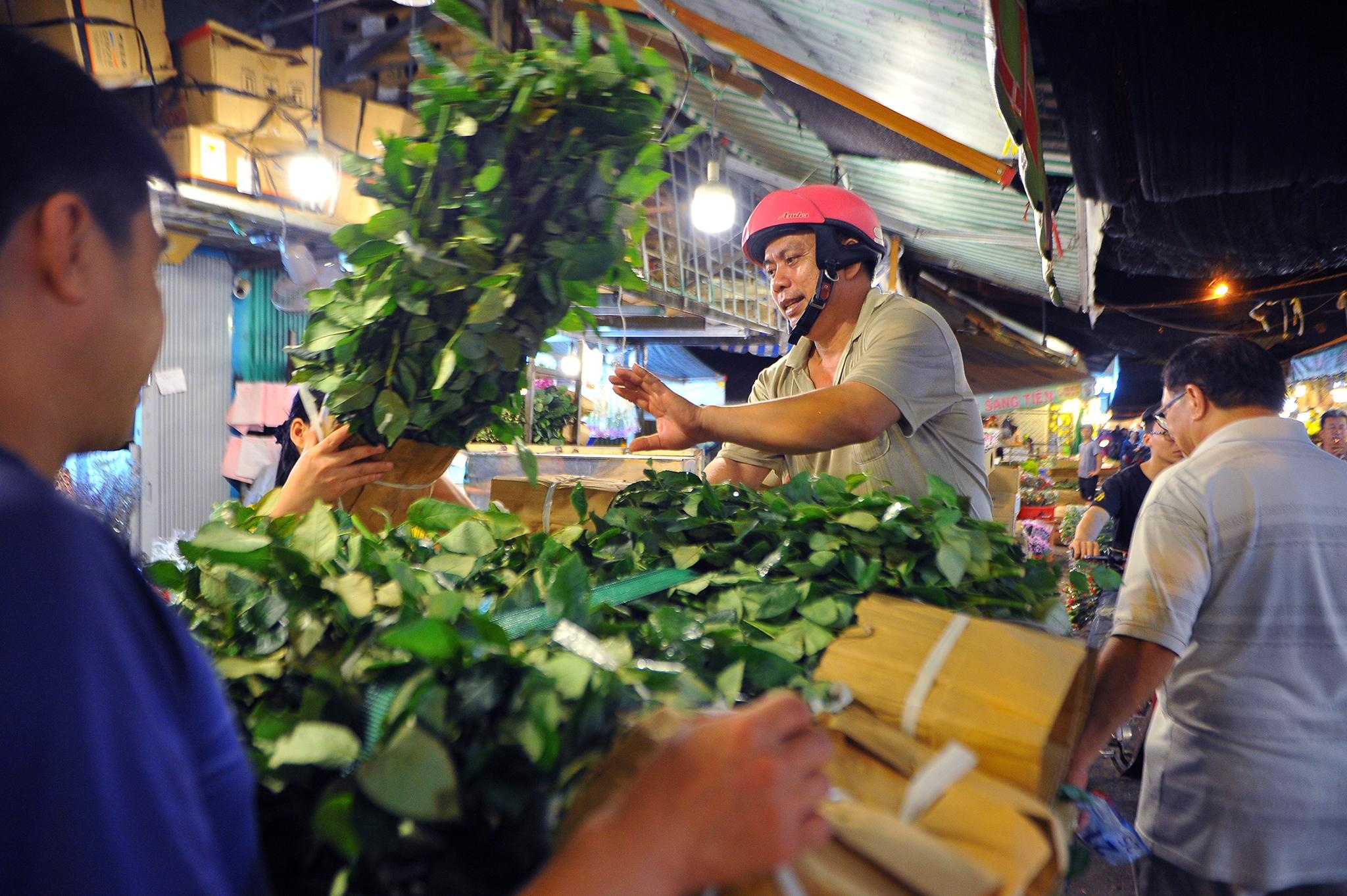 hang hoa TP.HCM hut khach dip 8/3 anh 4