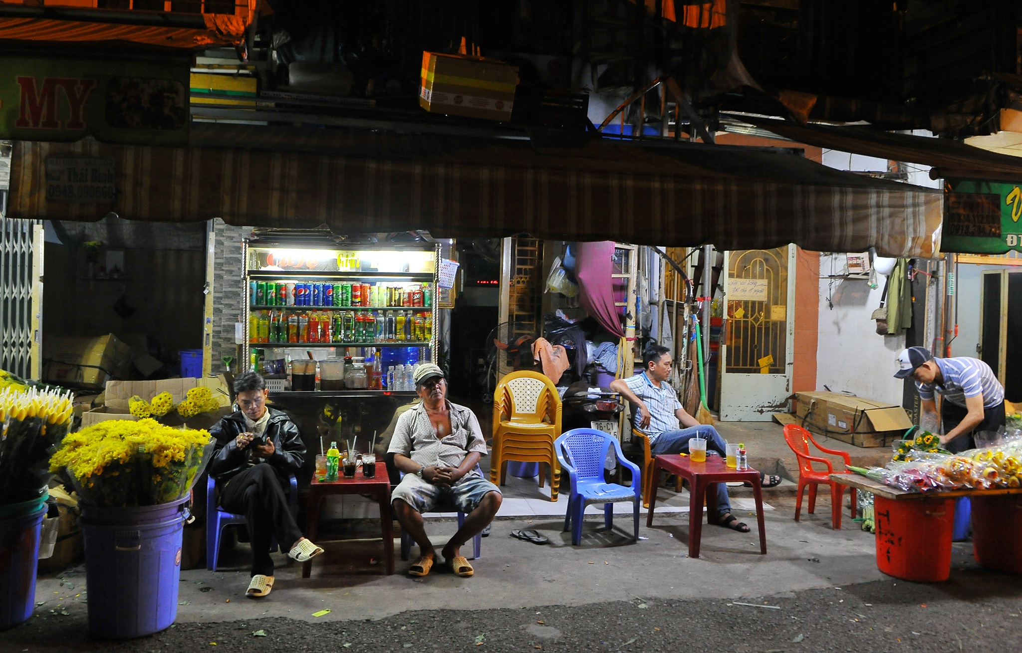 hang hoa TP.HCM hut khach dip 8/3 anh 12