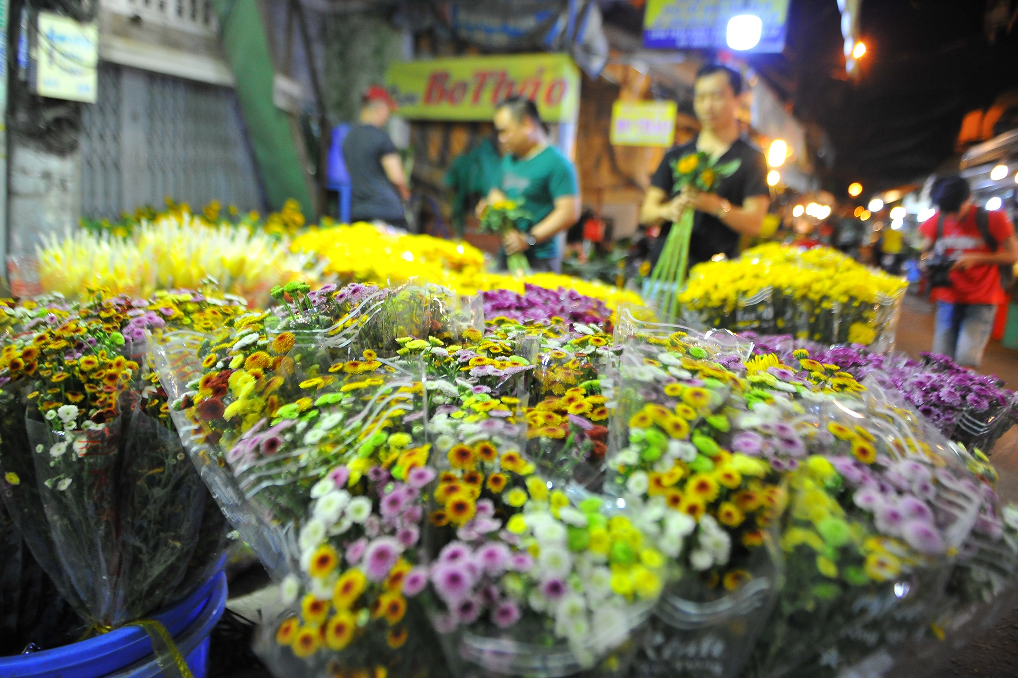 hang hoa TP.HCM hut khach dip 8/3 anh 5