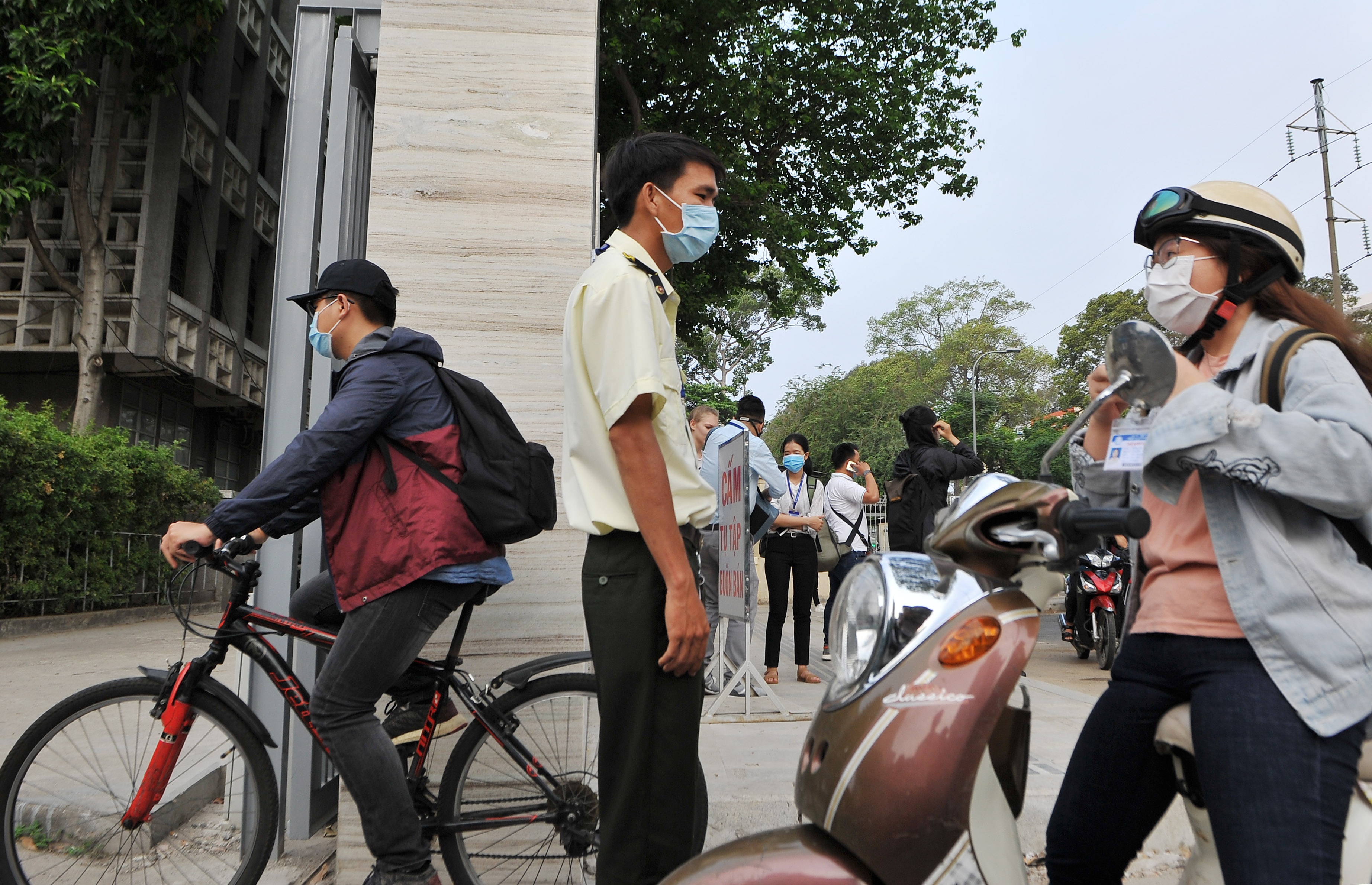 Sinh viên Đại học Y Dược TP.HCM trở lại trường học,  sinh viên học lại sau thời gian nghỉ vì Covid-19 ảnh 2 Sinh vien Dai hoc Y Duoc TP.HCM tro lai truong hoc,  sinh vien hoc lai sau thoi gian nghi vi Covid-19 anh 2
