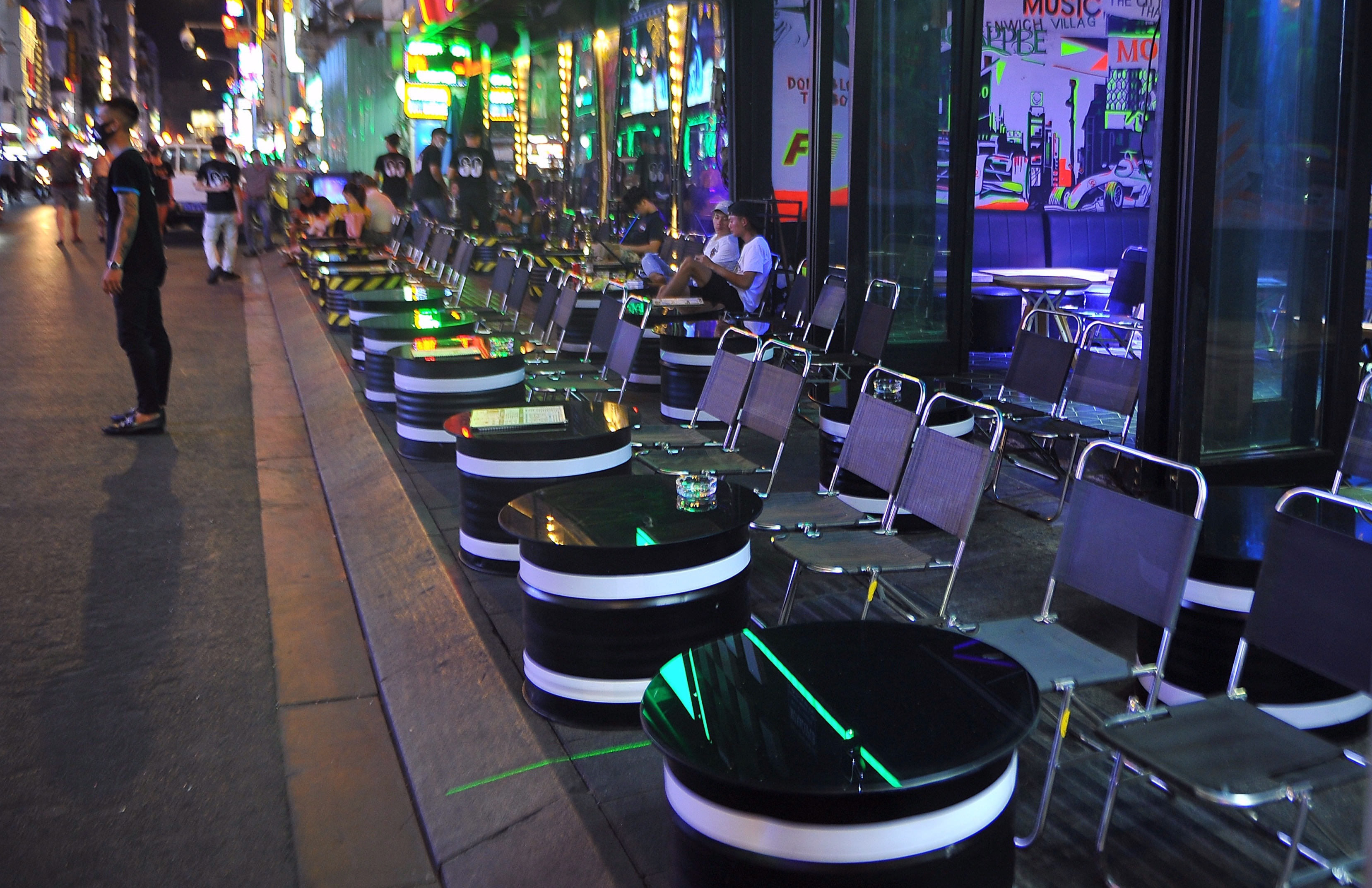 Pho Tay Bui Vien vang bong khach hinh anh