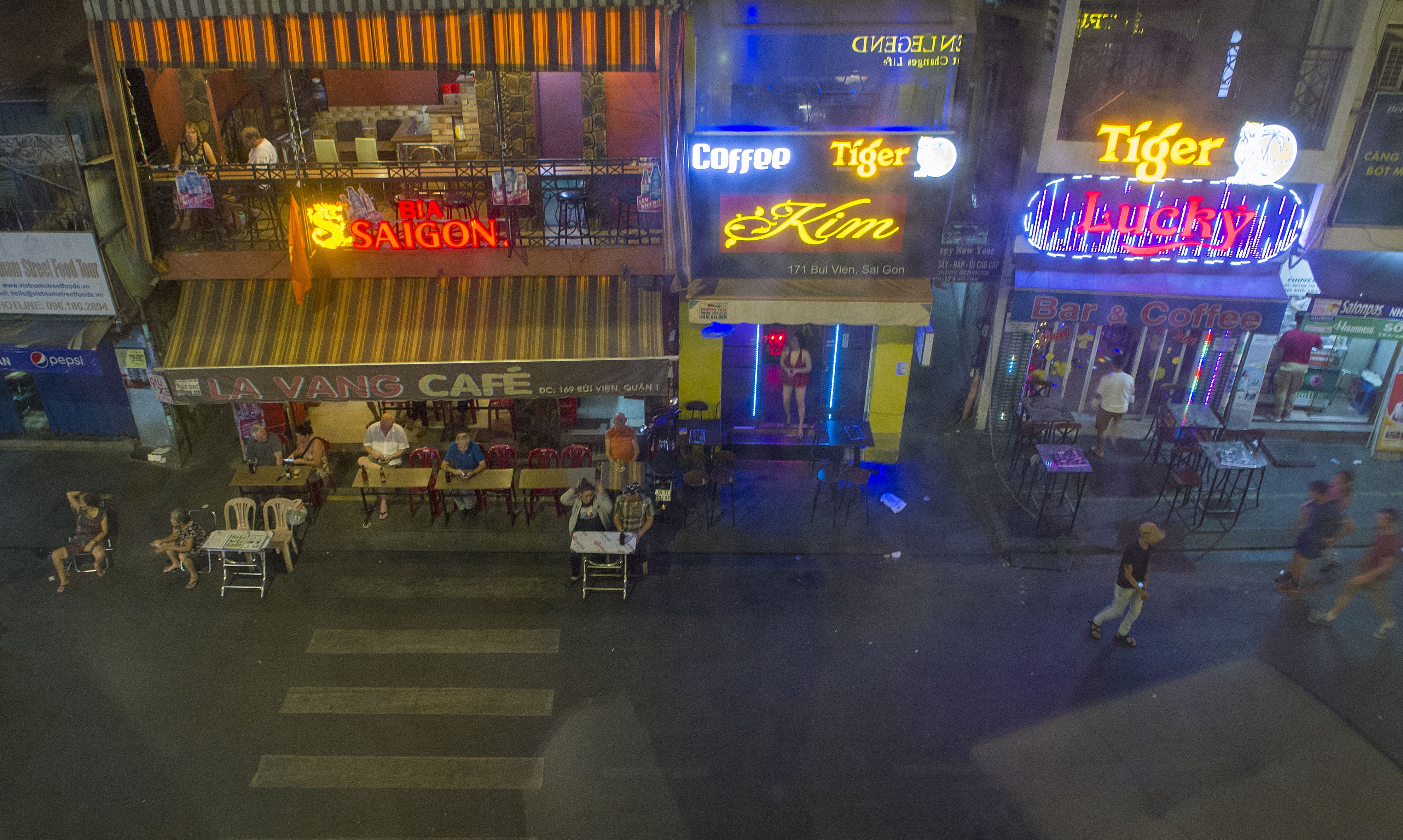 Pho Tay TP.HCM vang ve vi Covid-19 anh 3