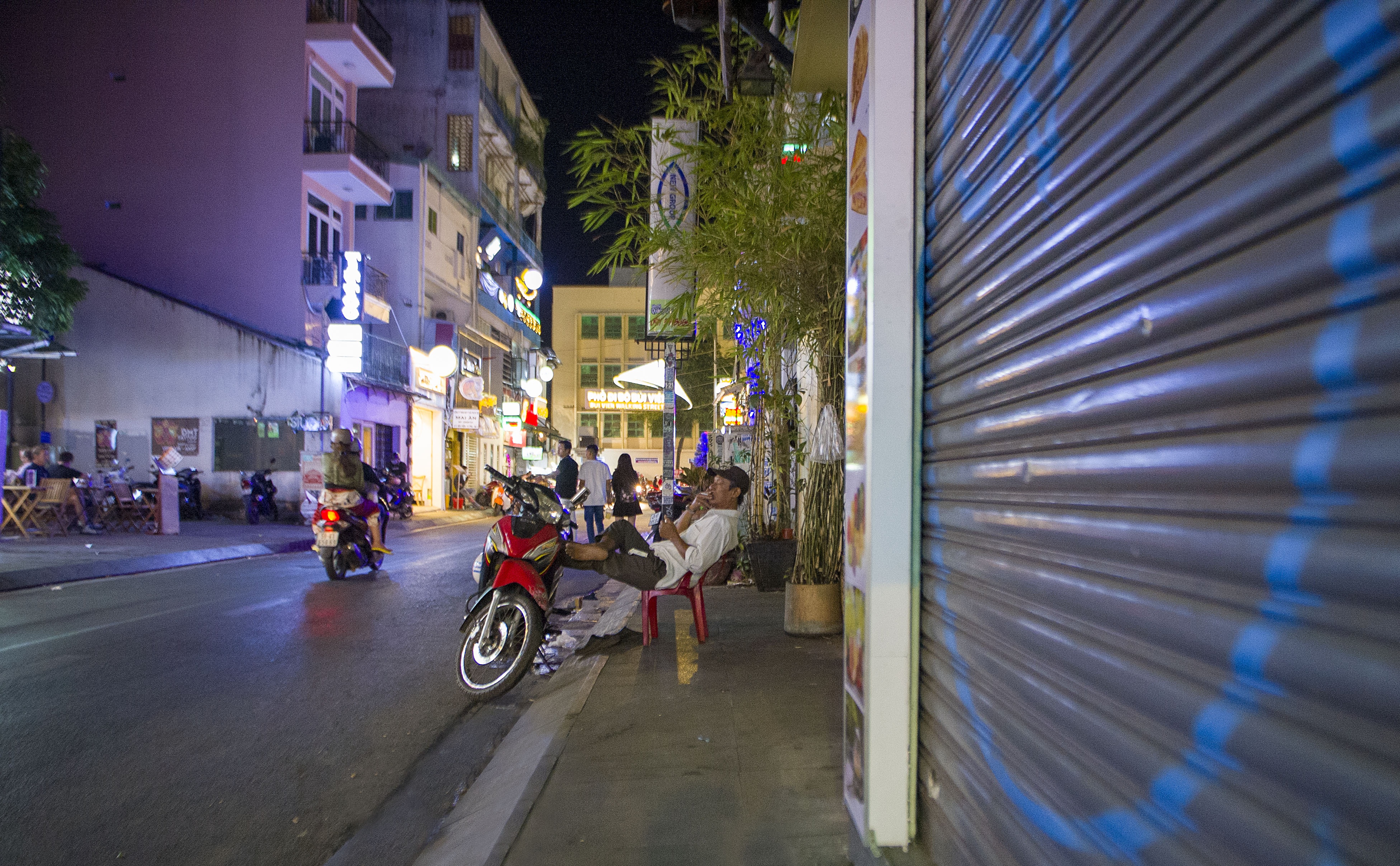 Pho Tay TP.HCM vang ve vi Covid-19 anh 7