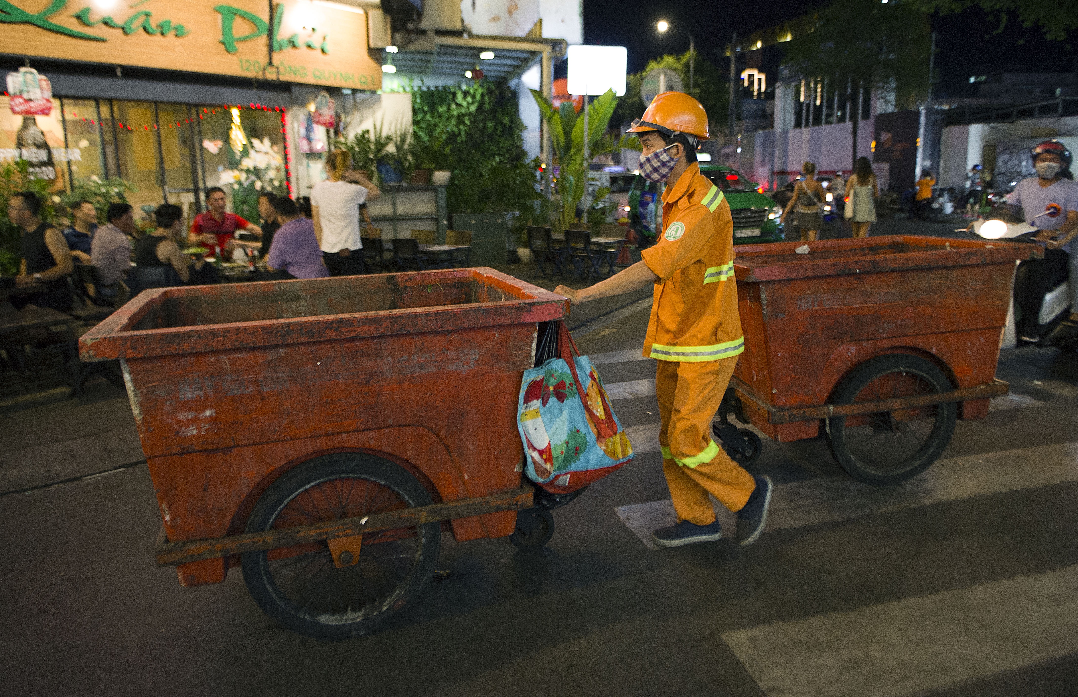 Pho Tay TP.HCM vang ve vi Covid-19 anh 9