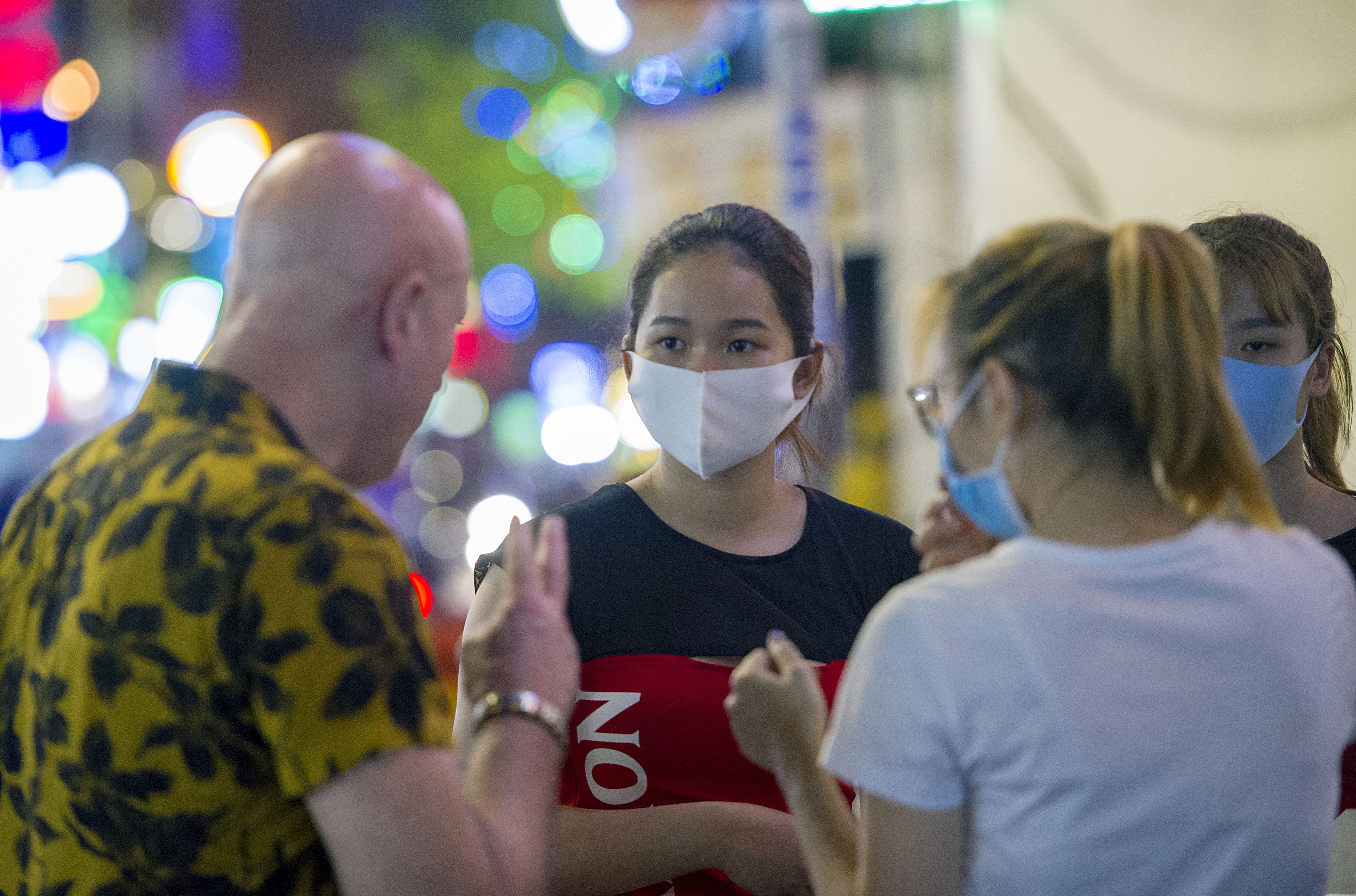 Pho Tay TP.HCM vang ve vi Covid-19 anh 5