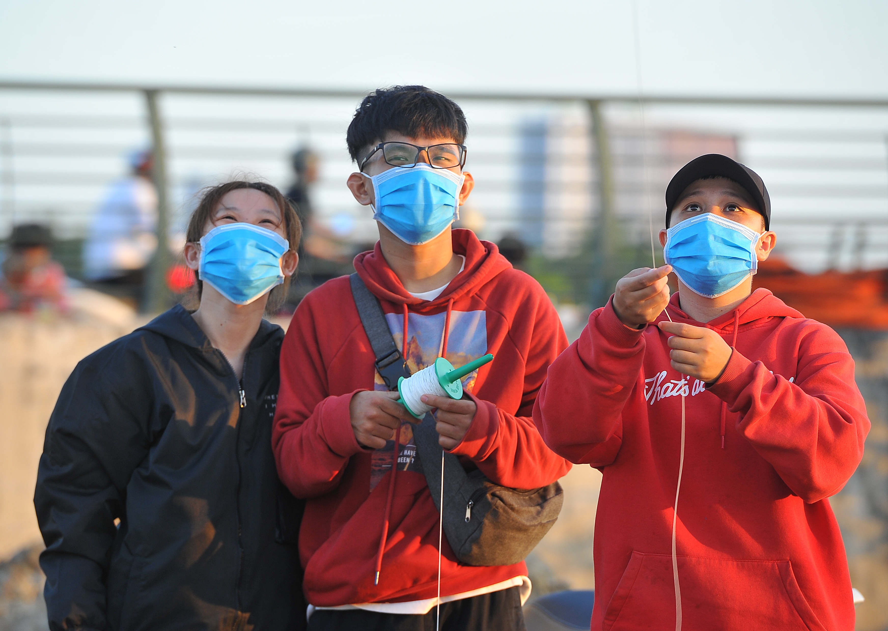 Hoc sinh TP.HCM bit kin khau trang tha dieu cuoi tuan anh 2