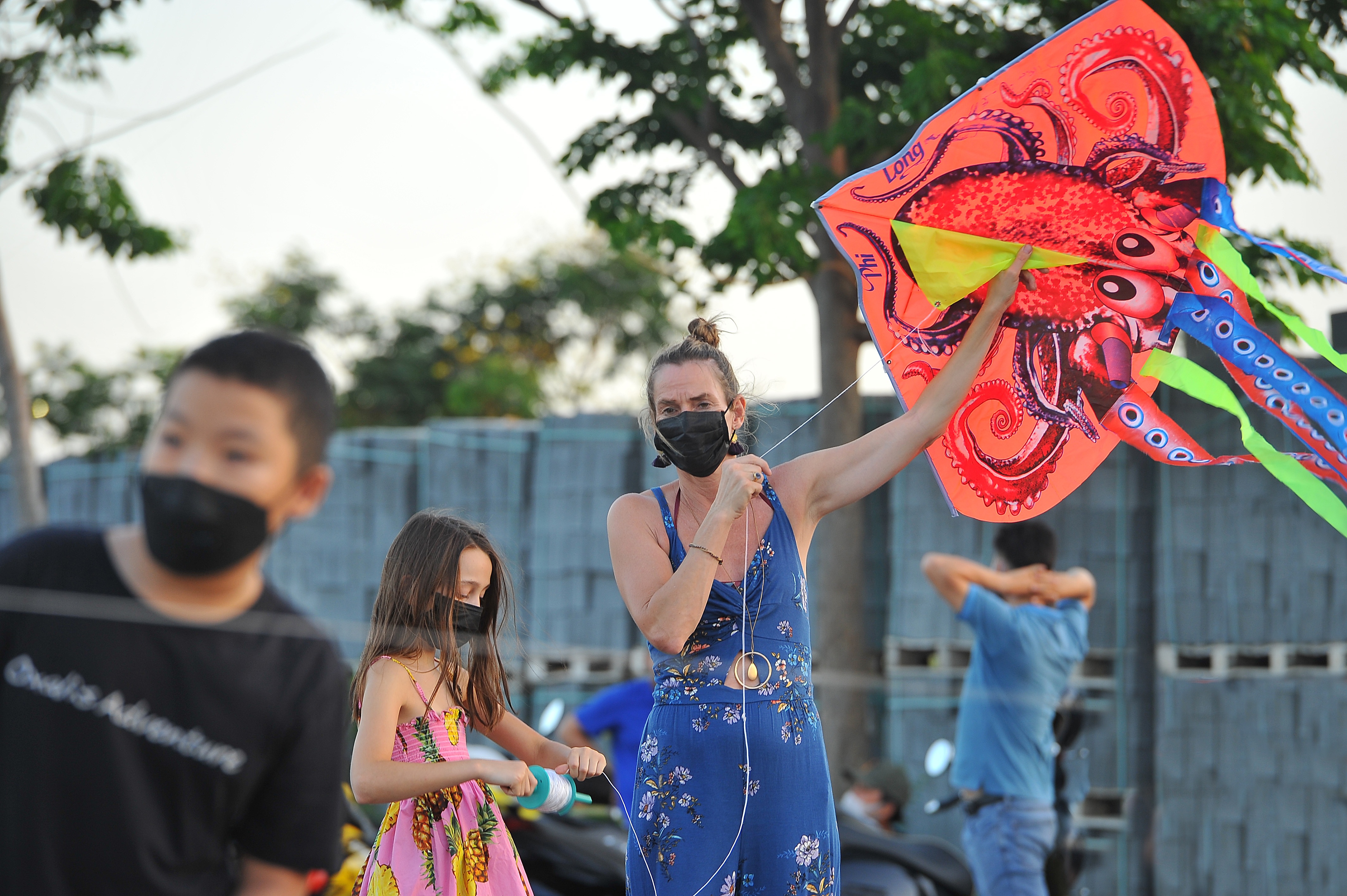 Hoc sinh TP.HCM bit kin khau trang tha dieu cuoi tuan anh 6