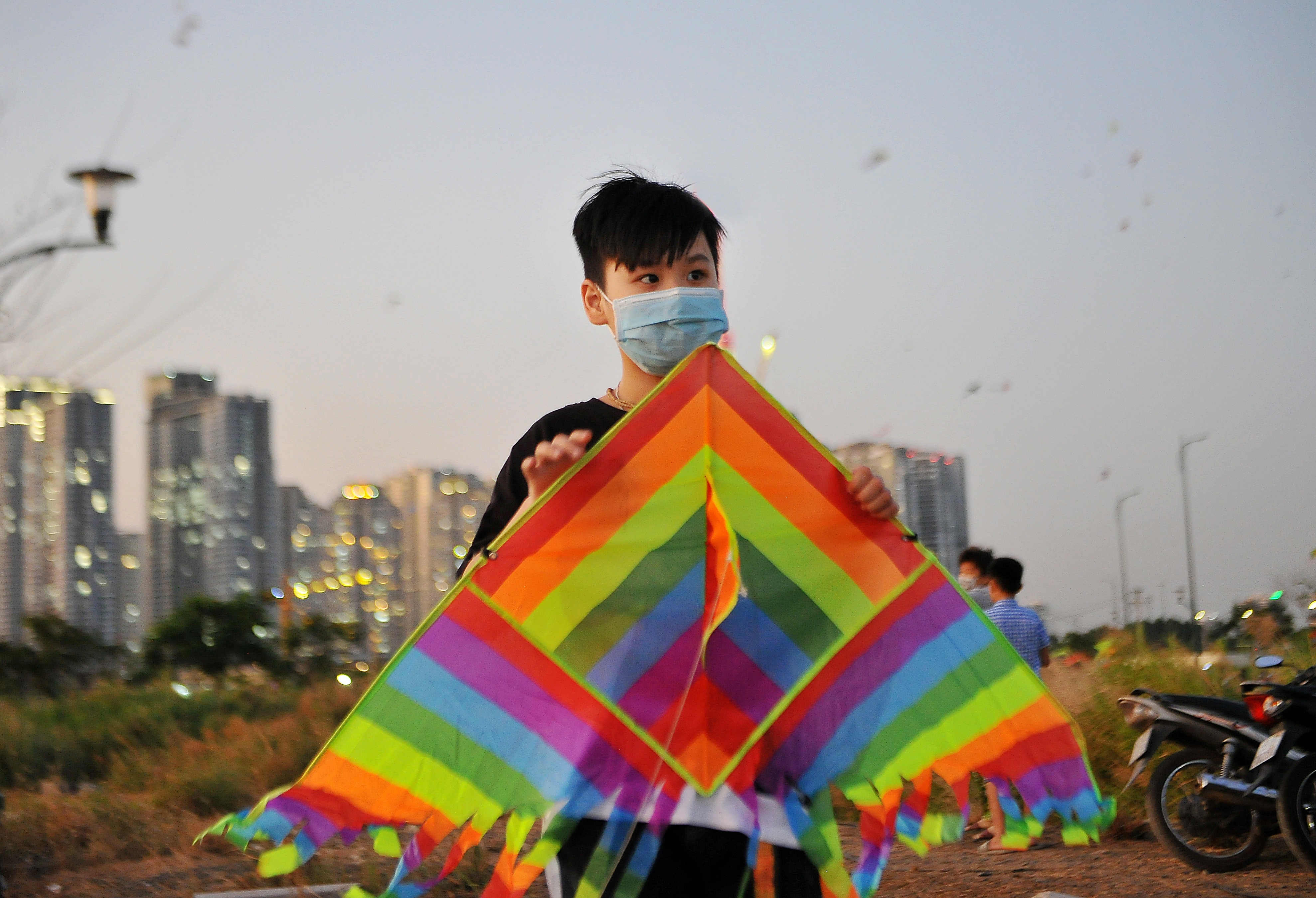 Hoc sinh TP.HCM bit kin khau trang tha dieu cuoi tuan anh 10