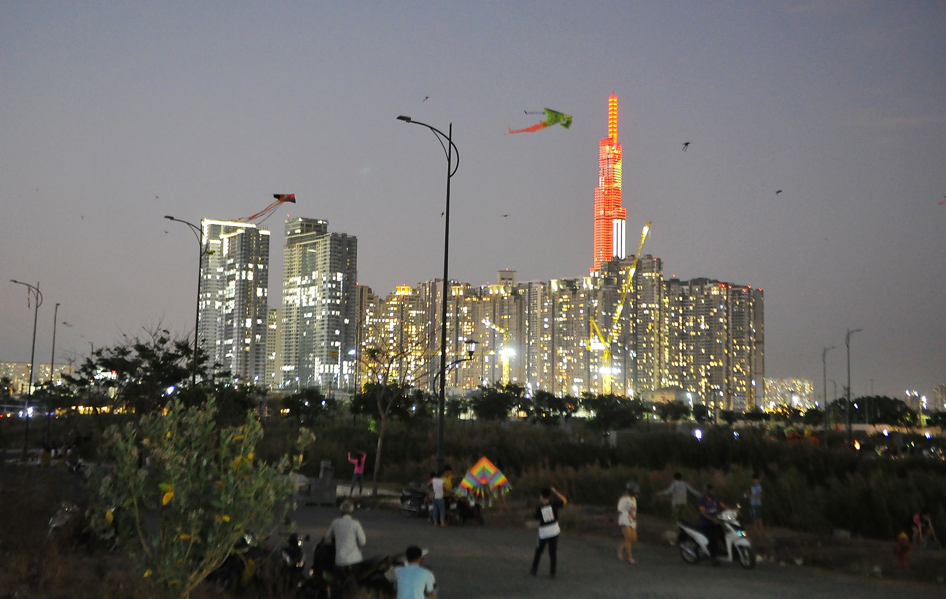 Hoc sinh TP.HCM bit kin khau trang tha dieu cuoi tuan anh 11