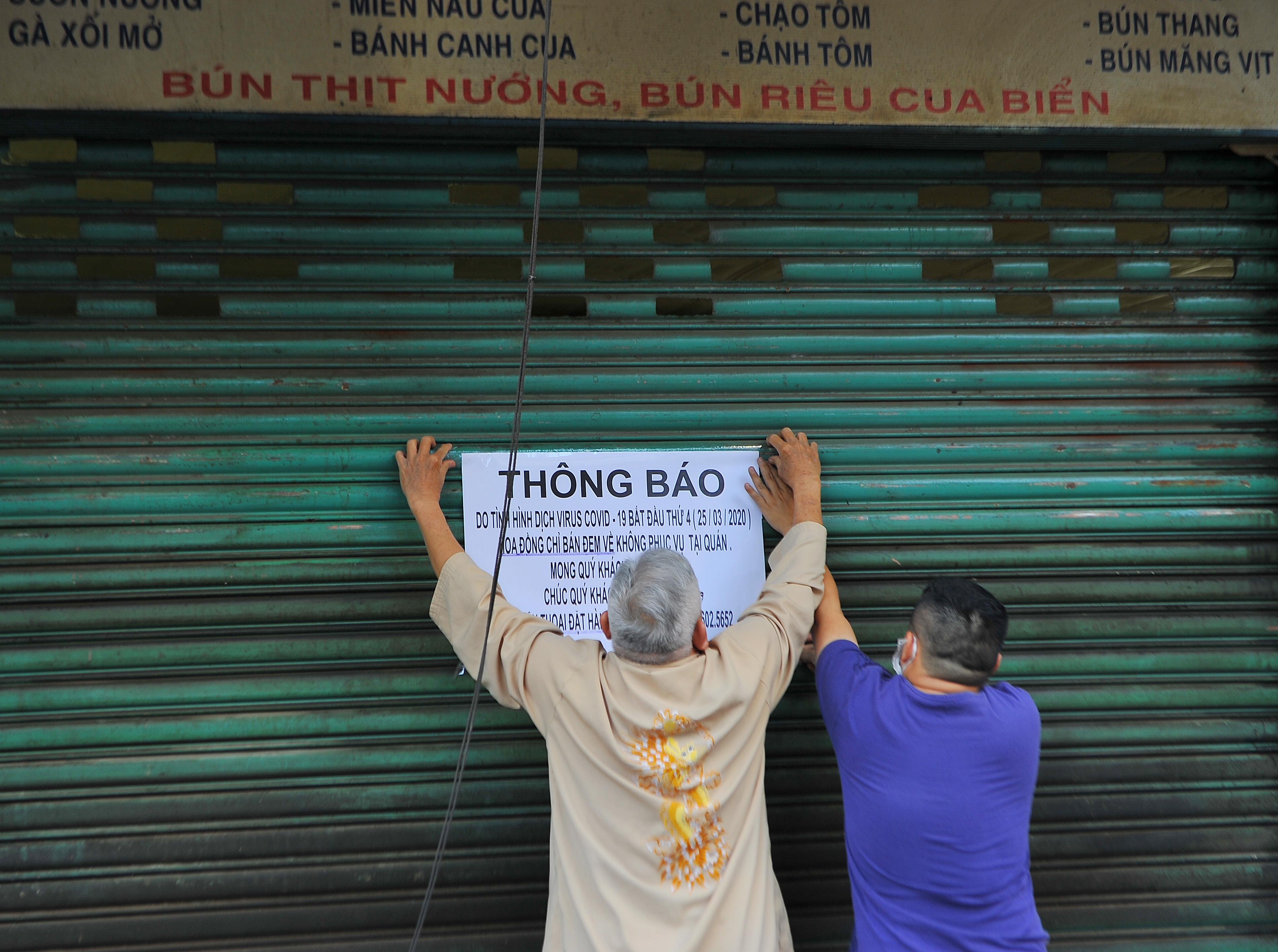 Hang quan TP.HCM dong cua tranh dich Covid-19 anh 1