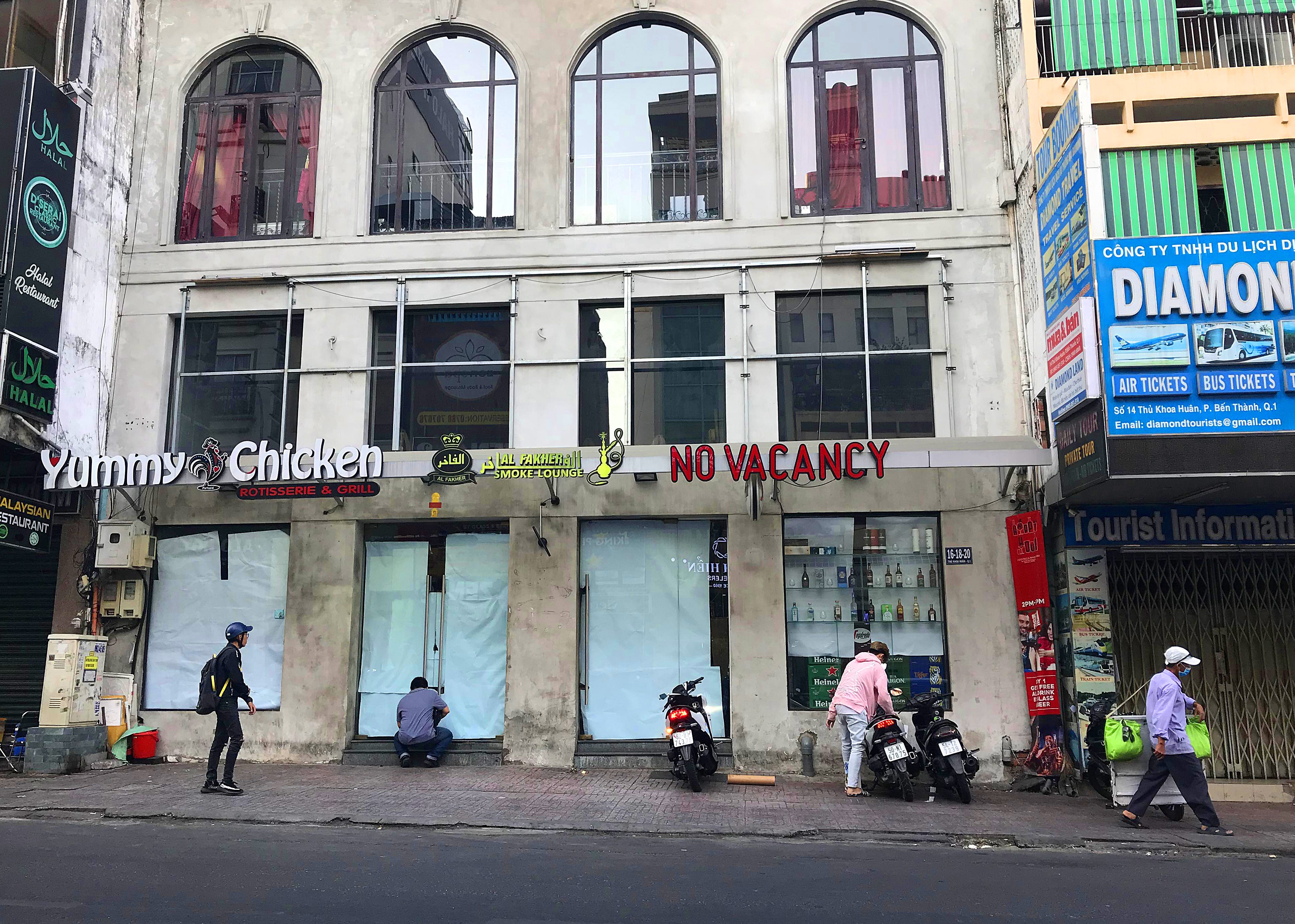 Hang quan TP.HCM dong cua tranh dich Covid-19 anh 2