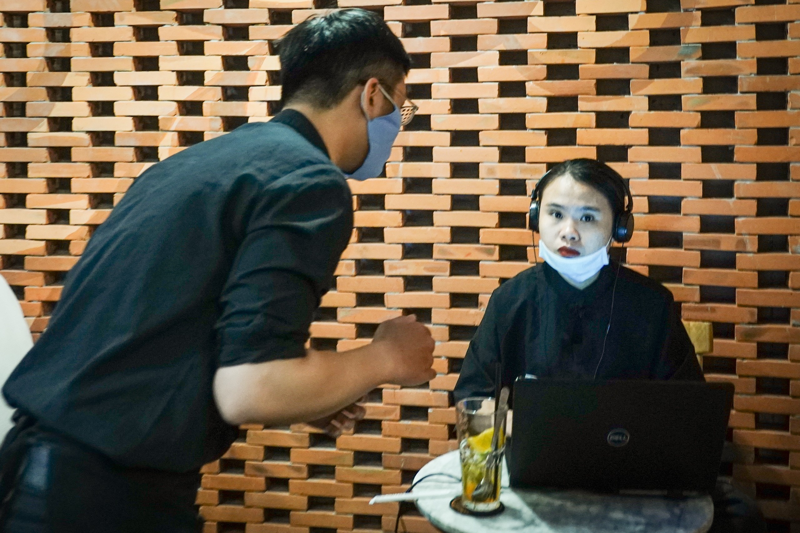 Hang quan TP.HCM dong cua tranh dich Covid-19 anh 10