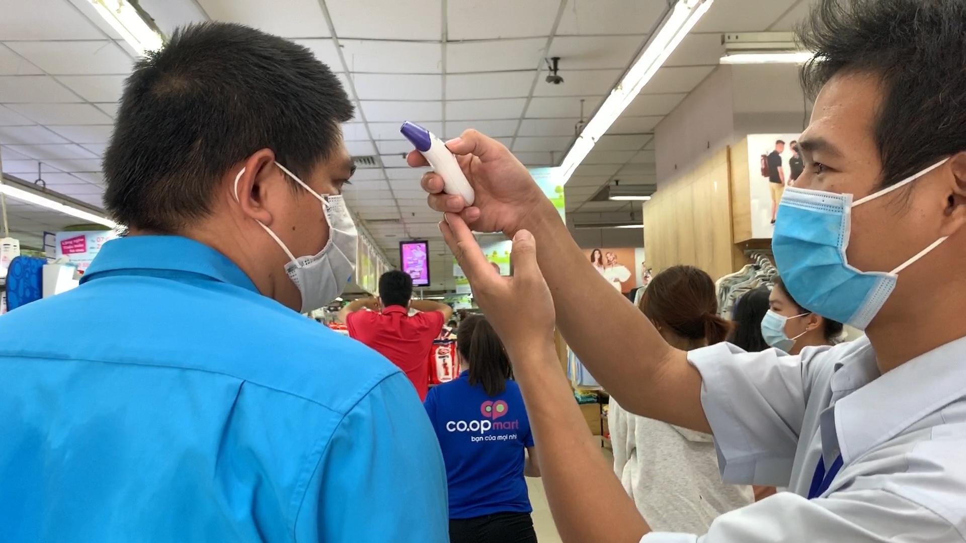 nguoi dan do xo mua sam anh 3