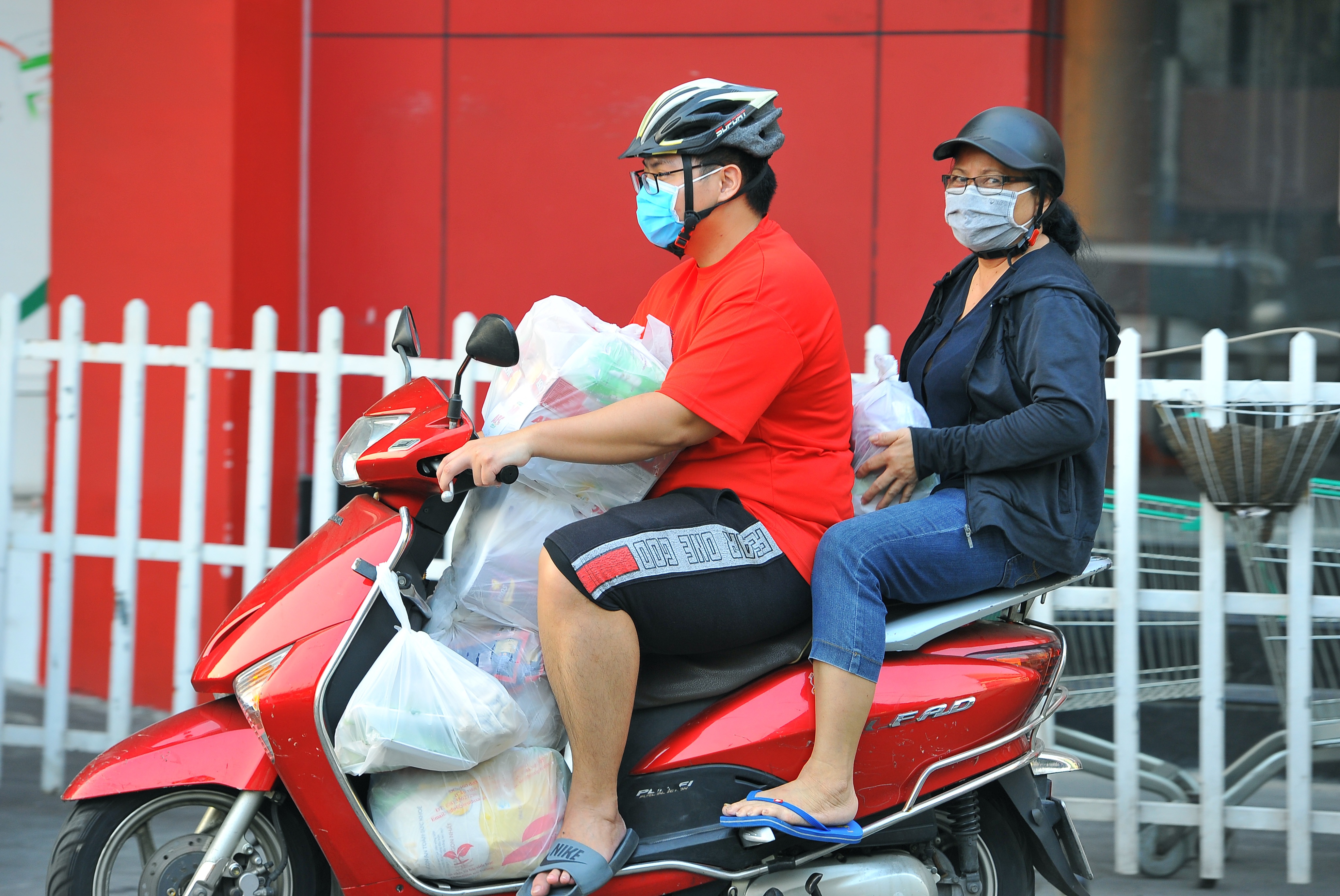 nguoi dan do xo mua sam anh 7