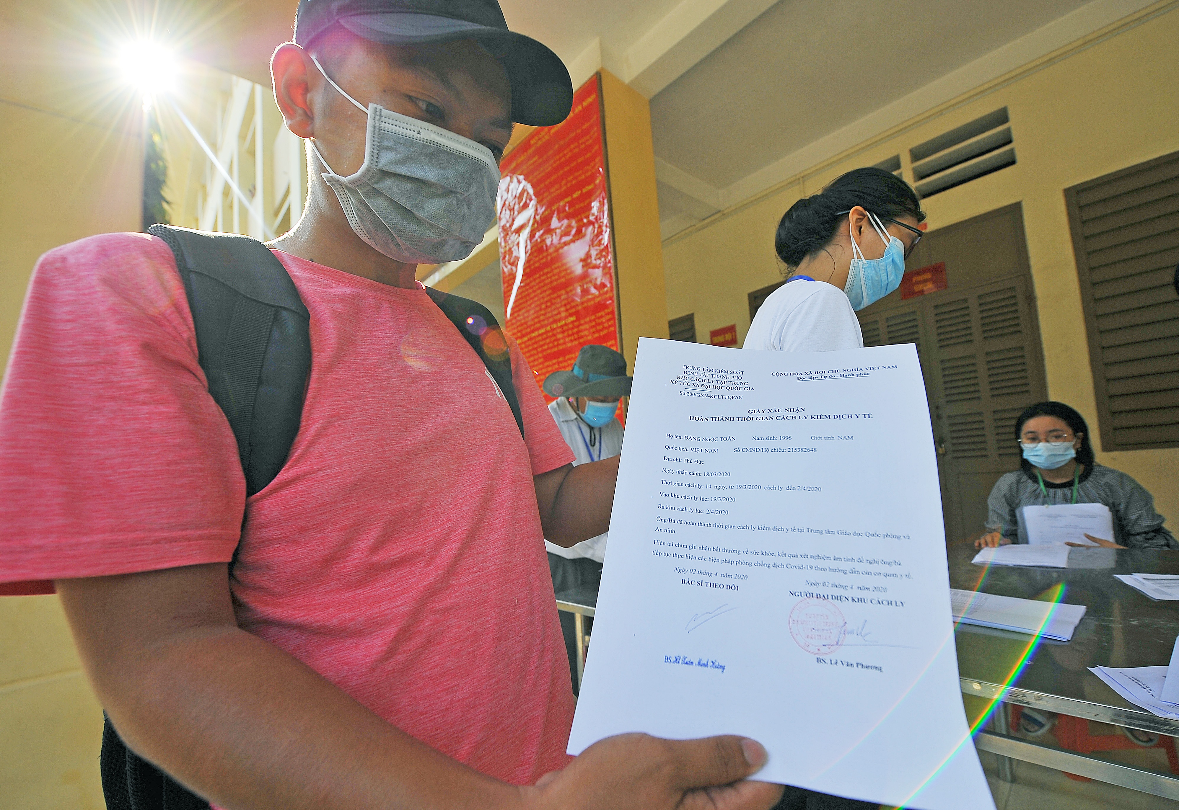 Hon 900 nguoi cach ly o TP.HCM duoc tro ve anh 6