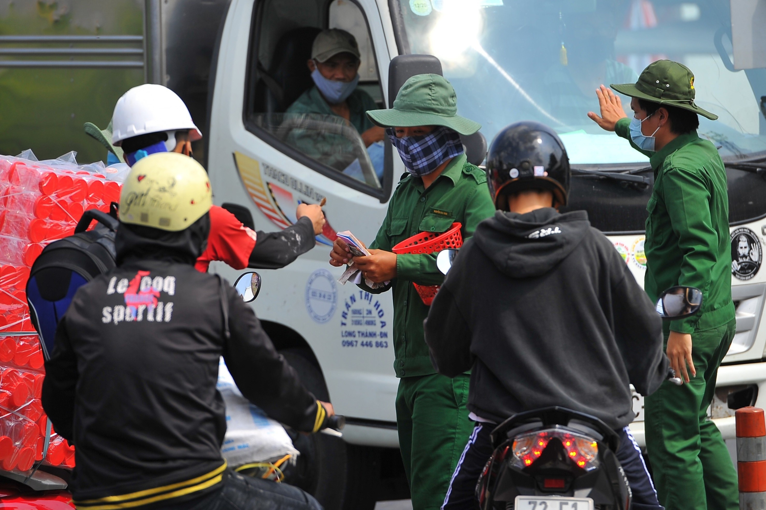 Cam qua pha tranh dich Covid-19 anh 4