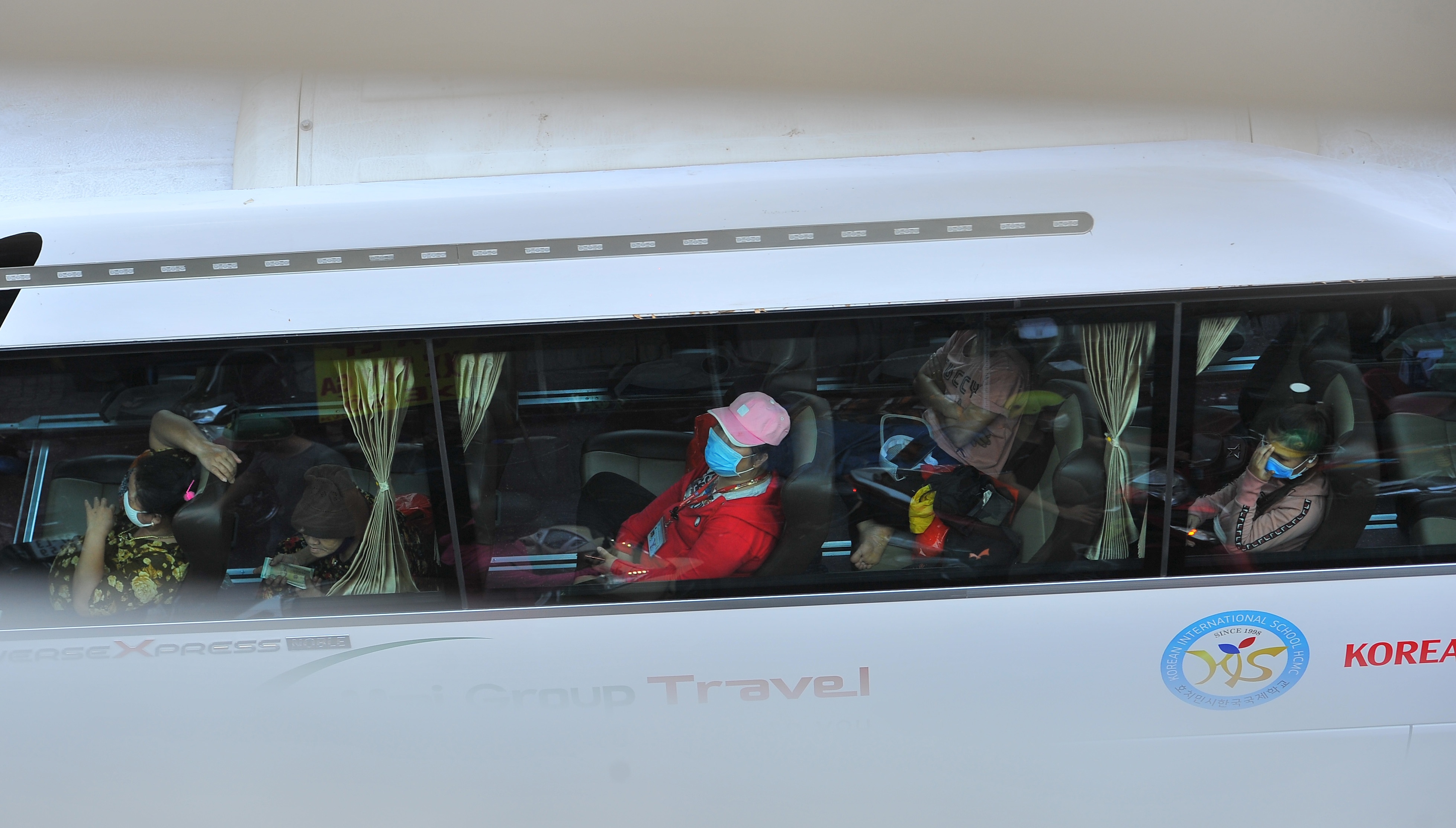 Hang nghin cong nhan TP.HCM gio tan ca anh 9