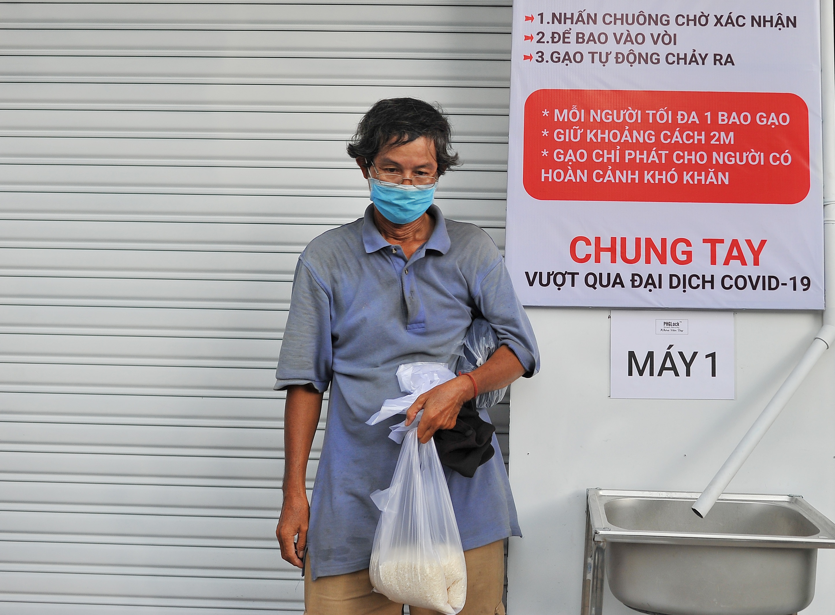 May ATM gao giup nguoi ngheo anh 2