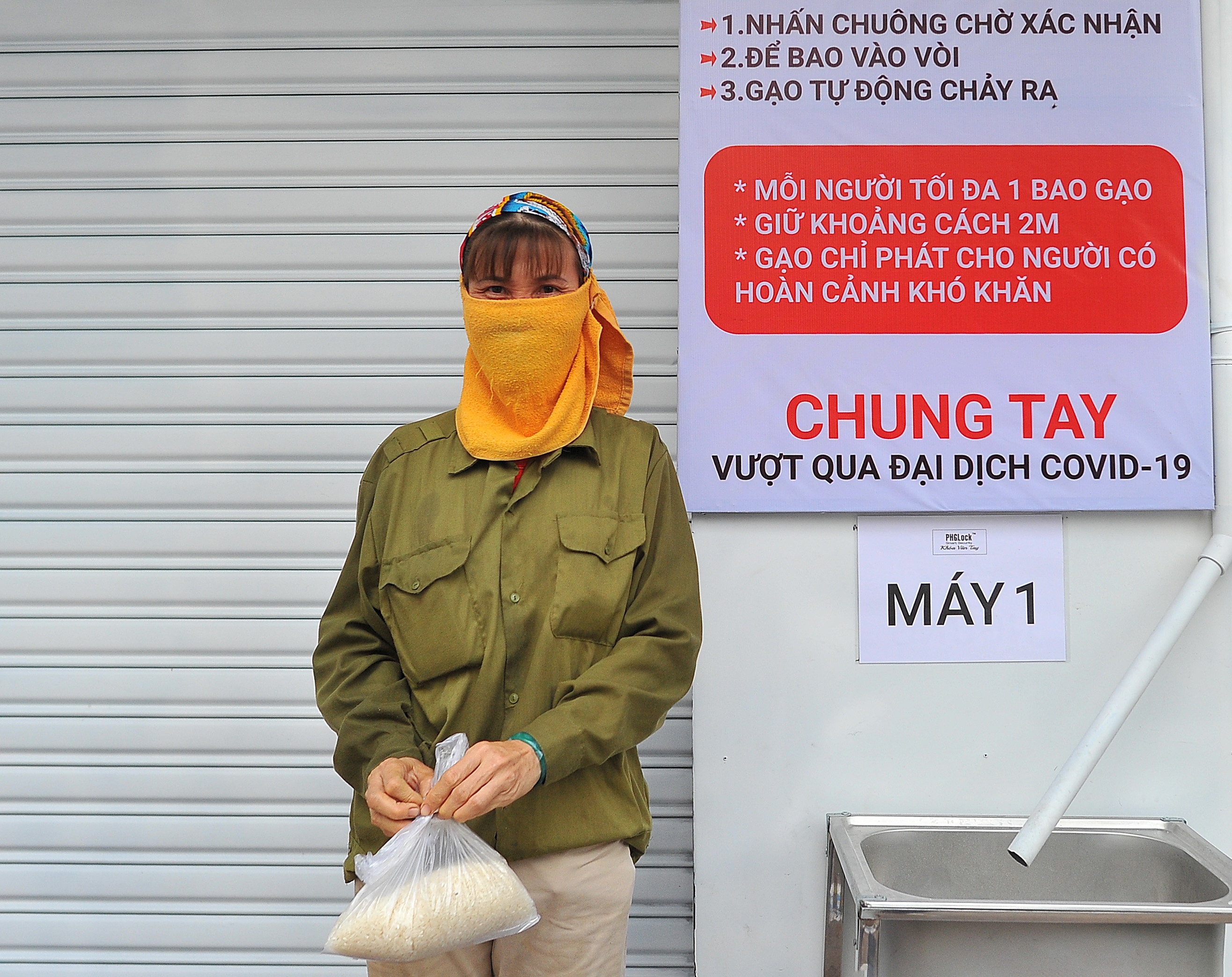 'Tui gao nghia tinh tu may ATM gao giup chung toi thoat doi' hinh anh