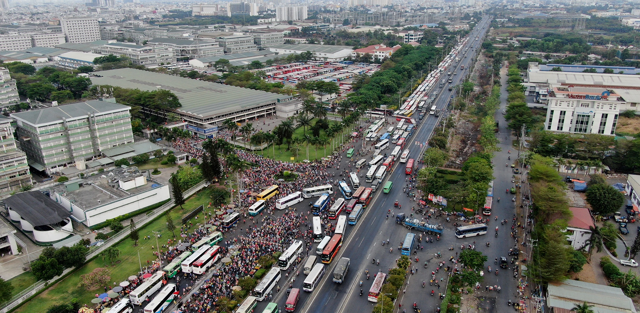 Cong ty PouYuen vang ve gio tan ca anh 1