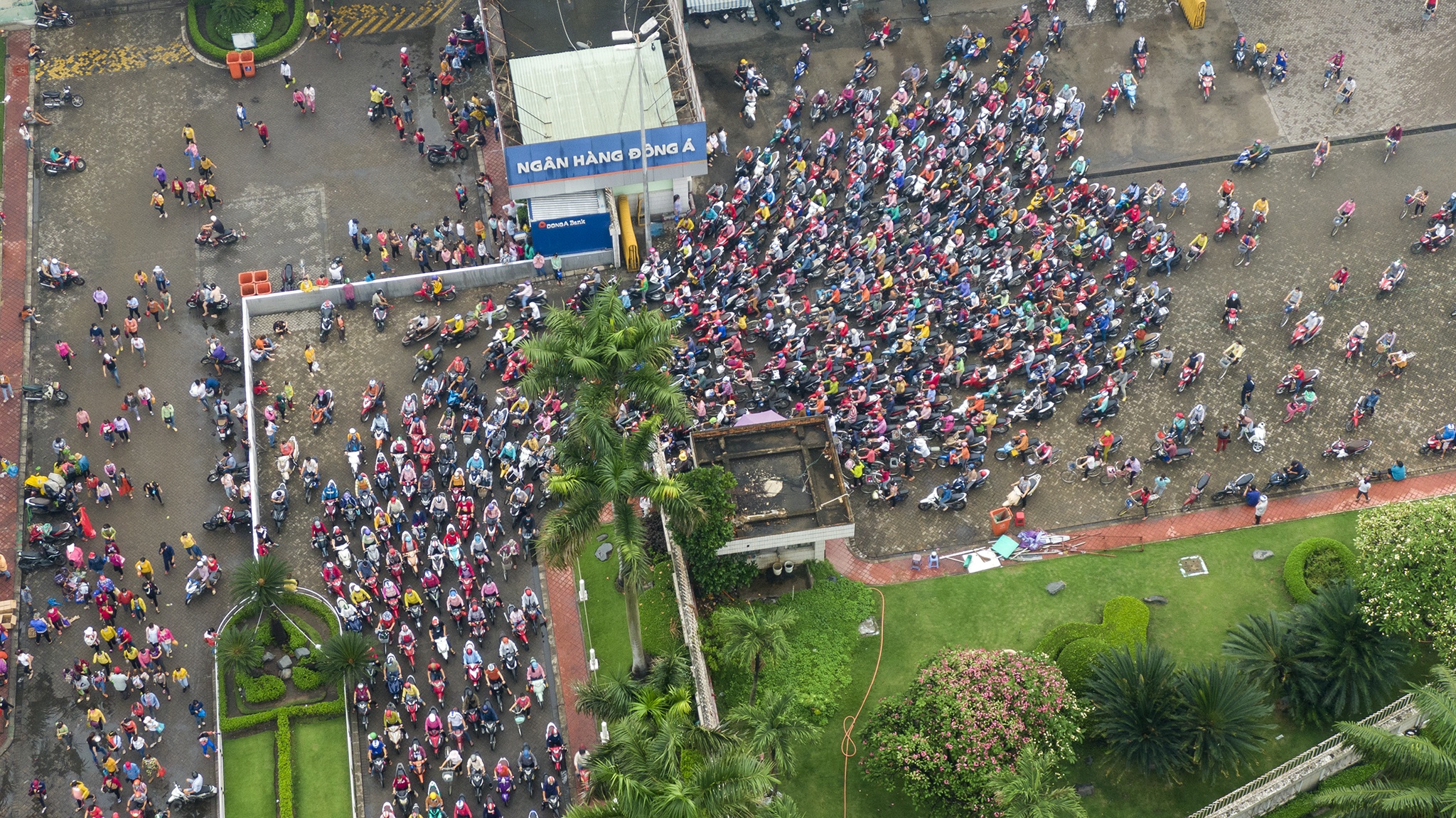 Cong ty PouYuen vang ve gio tan ca anh 5