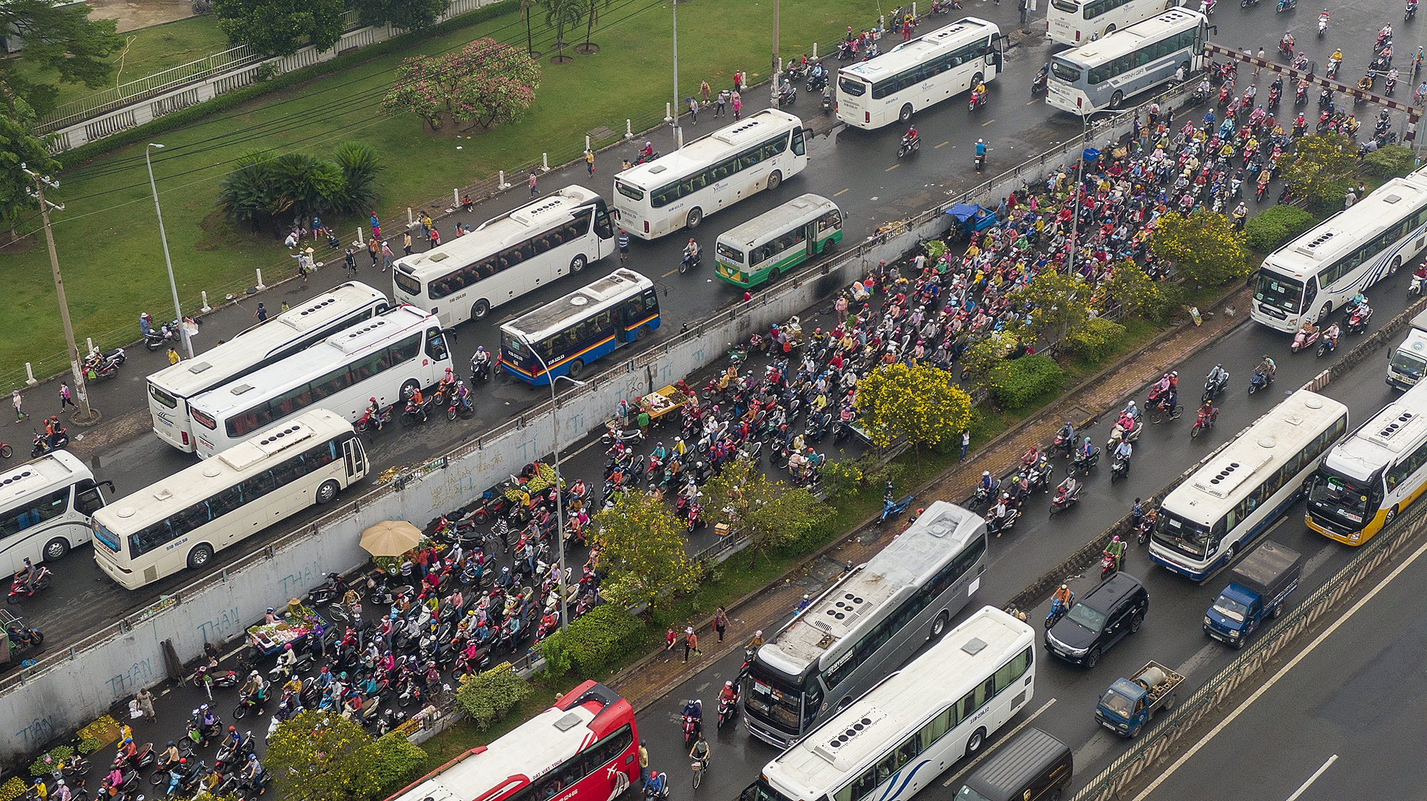 Cong ty PouYuen vang ve gio tan ca anh 13