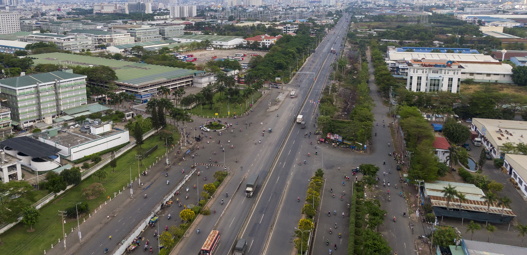 Cong ty PouYuen vang ve gio tan ca trong ngay dau ngung hoat dong hinh anh
