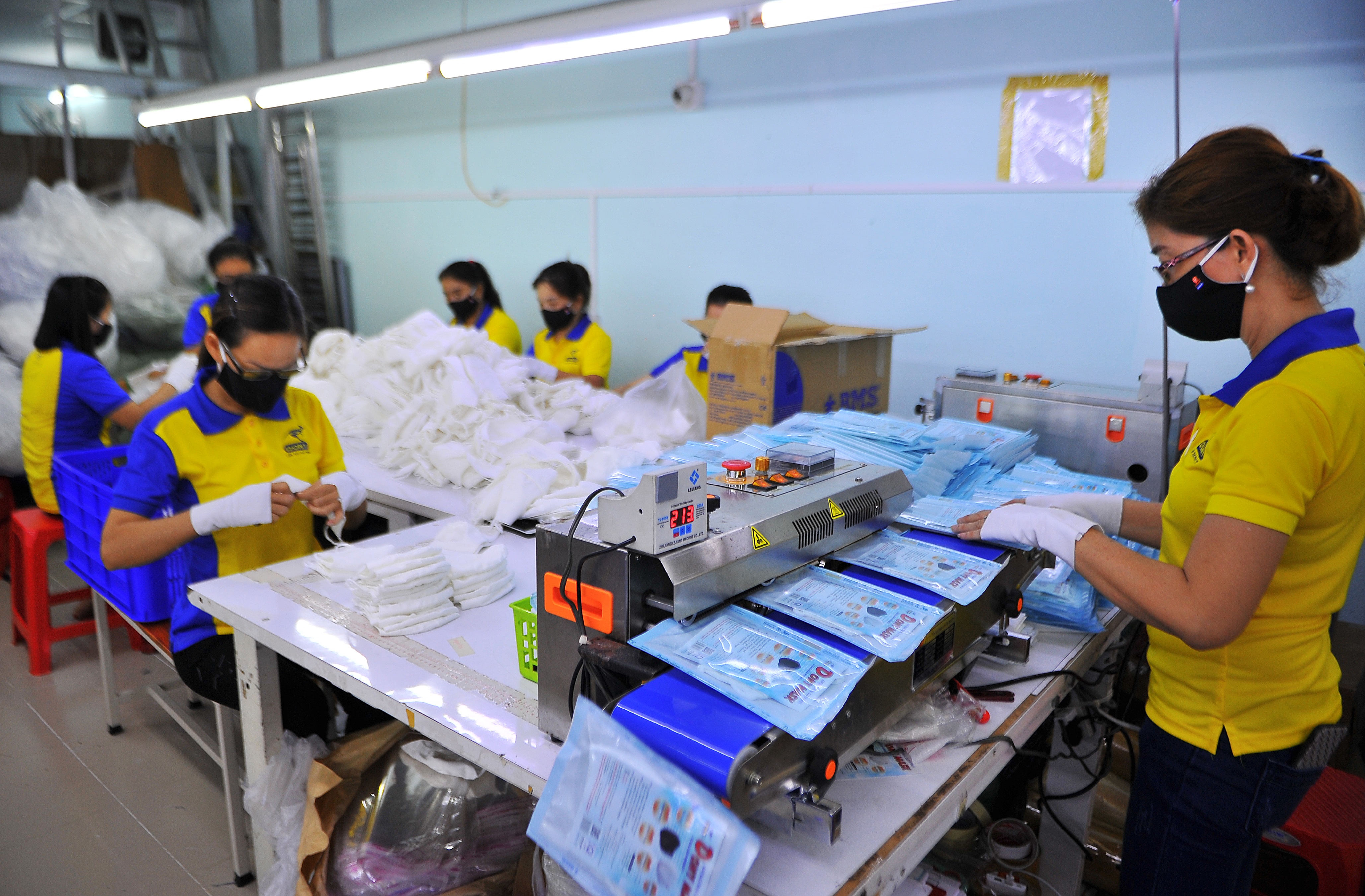 Doanh nghiep san xuat khau trang xuat khau anh 3