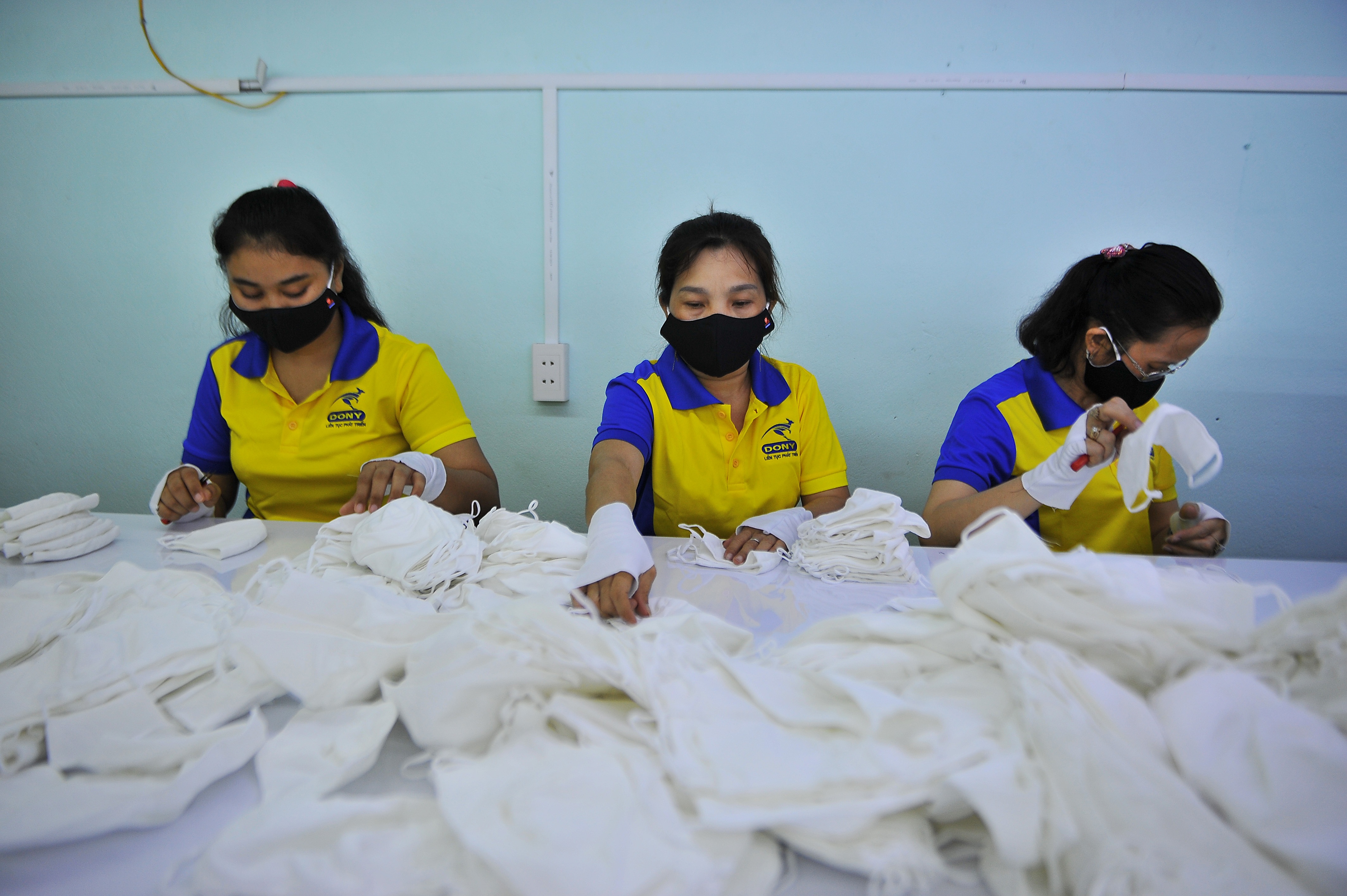 Doanh nghiep san xuat khau trang xuat khau anh 7