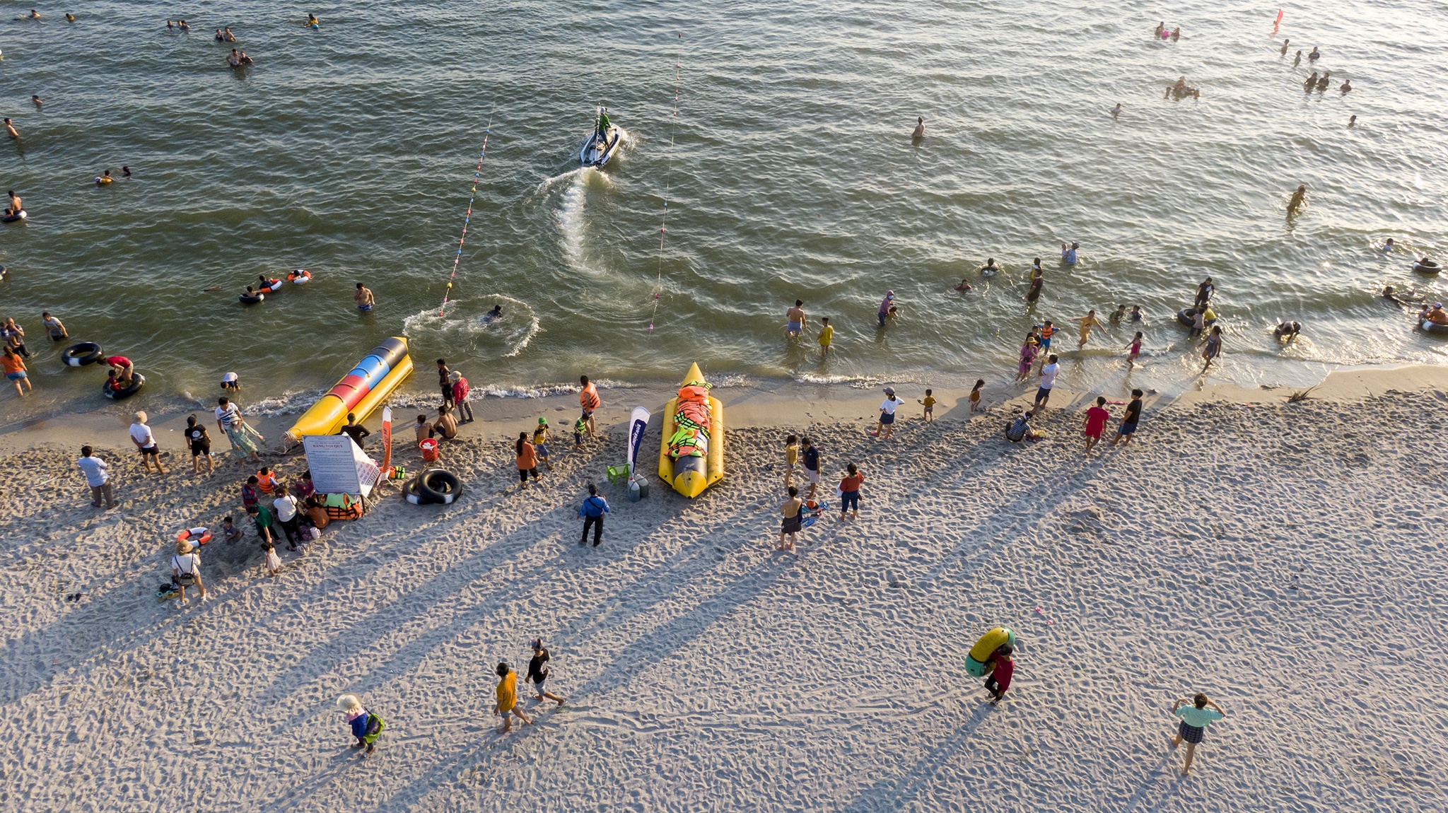 Bien Ha Tien hut khach anh 4