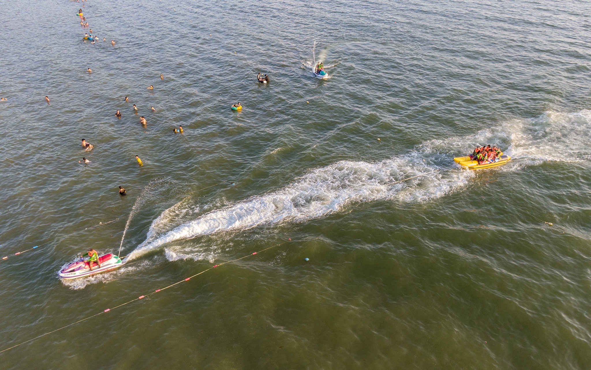 Bien Ha Tien hut khach anh 9