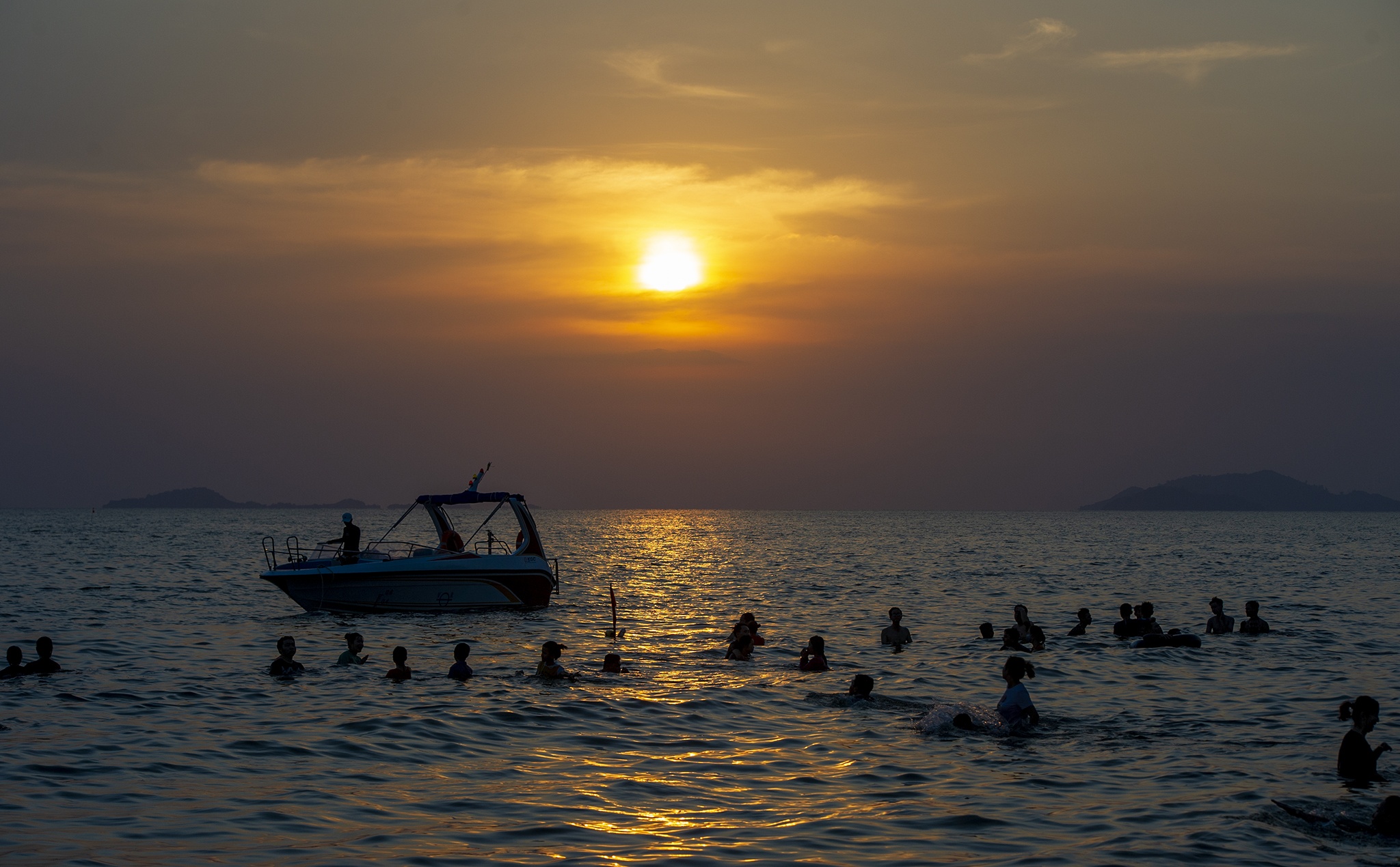 Bien Ha Tien hut khach anh 10