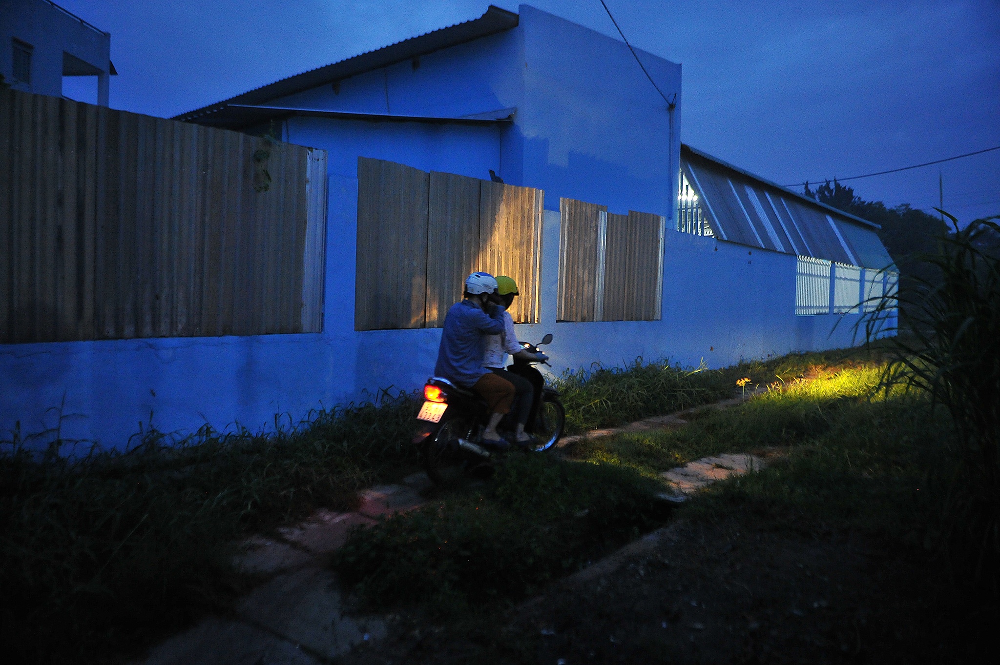 vo bi chong tuoi xang dot anh 24