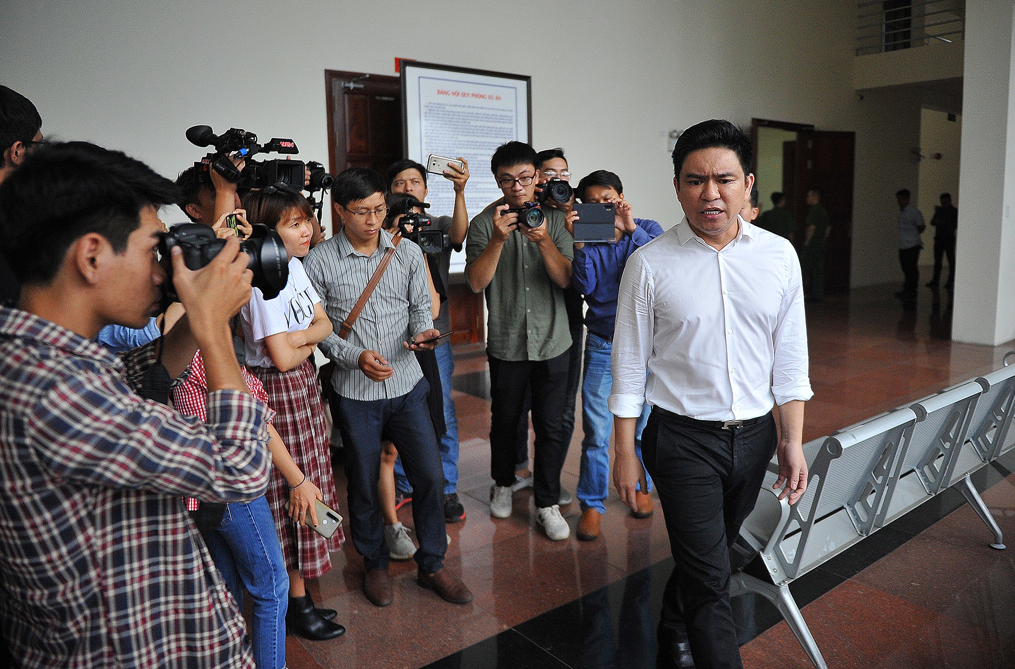 Bac si Chiem Quoc Thai anh 8